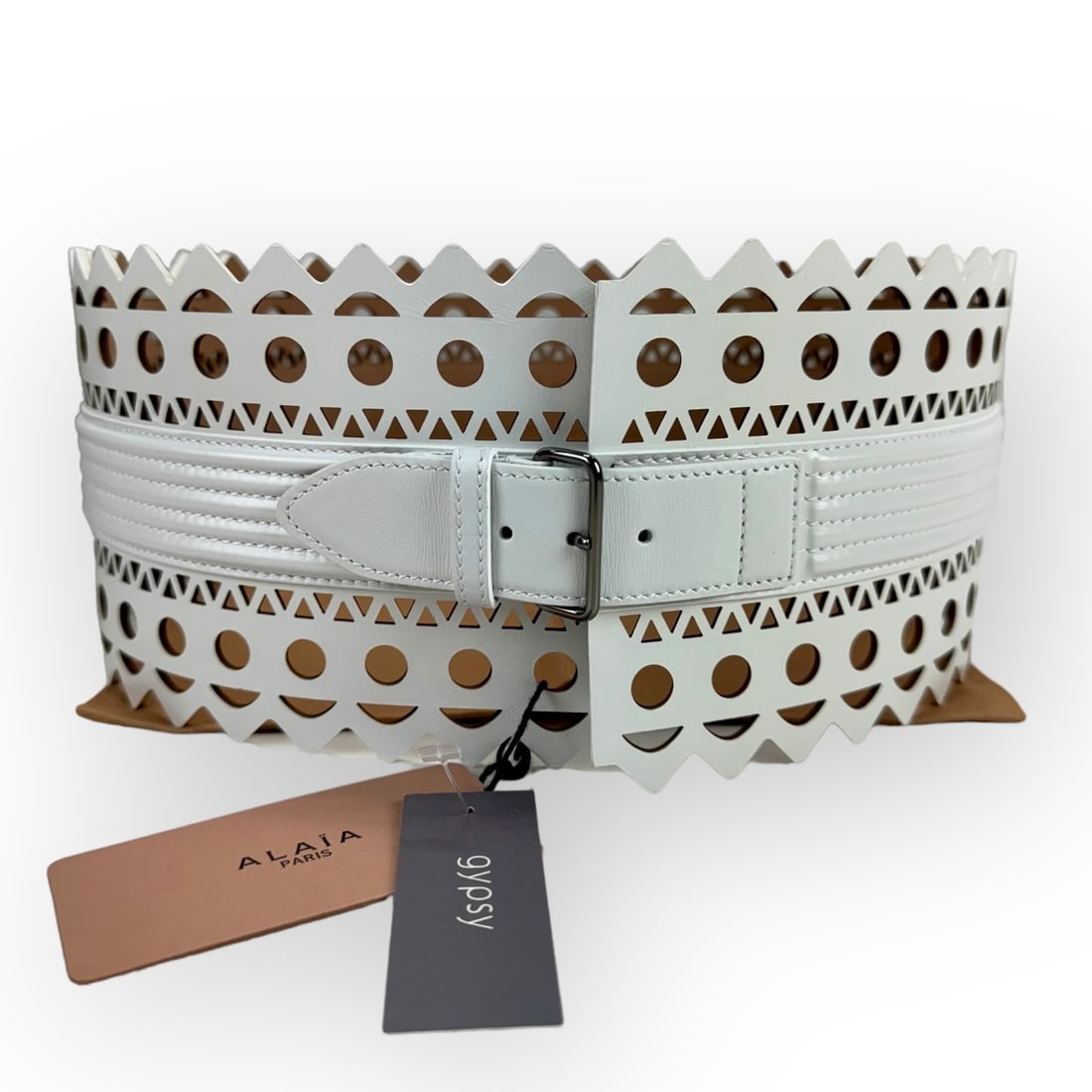 ALAIA Vienne Lux Calfskin White Corset Belt with Laser-cut Detail. Size 80: New in Box. Shipping: We do not provide in-house shipping or packing. Please reach out to one of our preferred shippers for a quote: Donald Camden UPS Store #4608 store4608@theupsstore.com - 703-569-8
