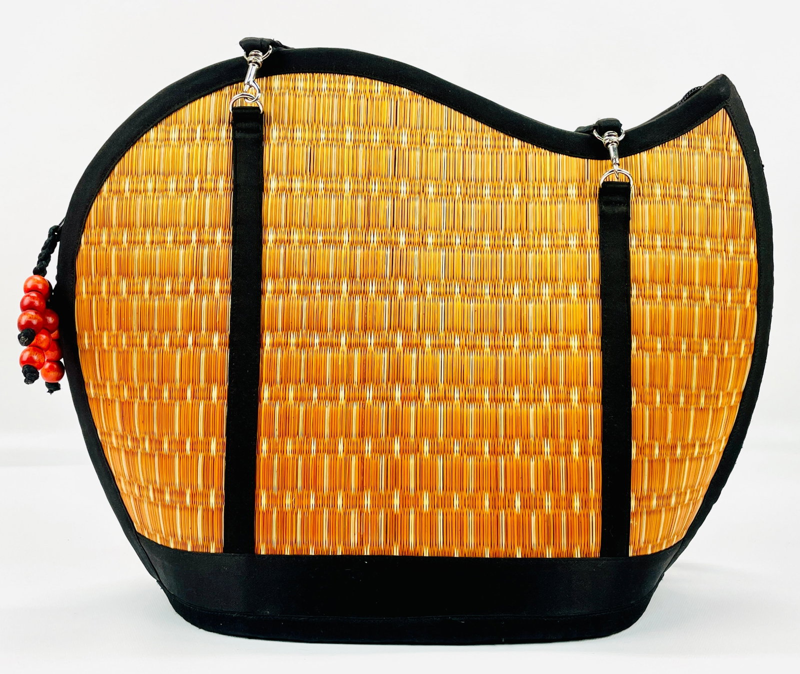 BASKETS OF CAMBODIA Saraye Line, Kiri Wave Handbag: Preowned, in excellent condition Shipping: We do not provide in-house shipping or packing. Please reach out to one of our preferred shippers for a quote: Donald Camden UPS Store #4608 store4608@theups