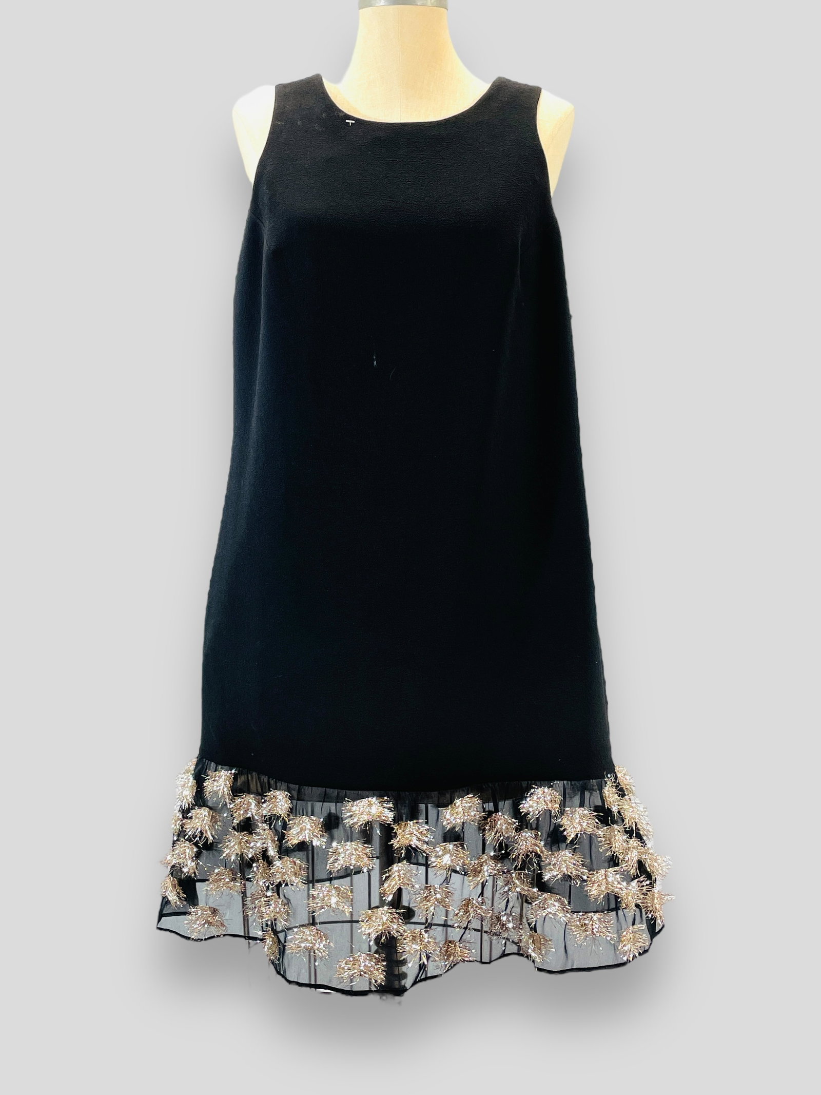 TRINA TURK Black Sleeveless Crepe Trapeze Dress with Tinsel Trim. Sz 12: Shipping: We do not provide in-house shipping or packing. Please reach out to one of our preferred shippers for a quote: Donald Camden UPS Store #4608 store4608@theupsstore.com - 703-569-8802 Navis Pa