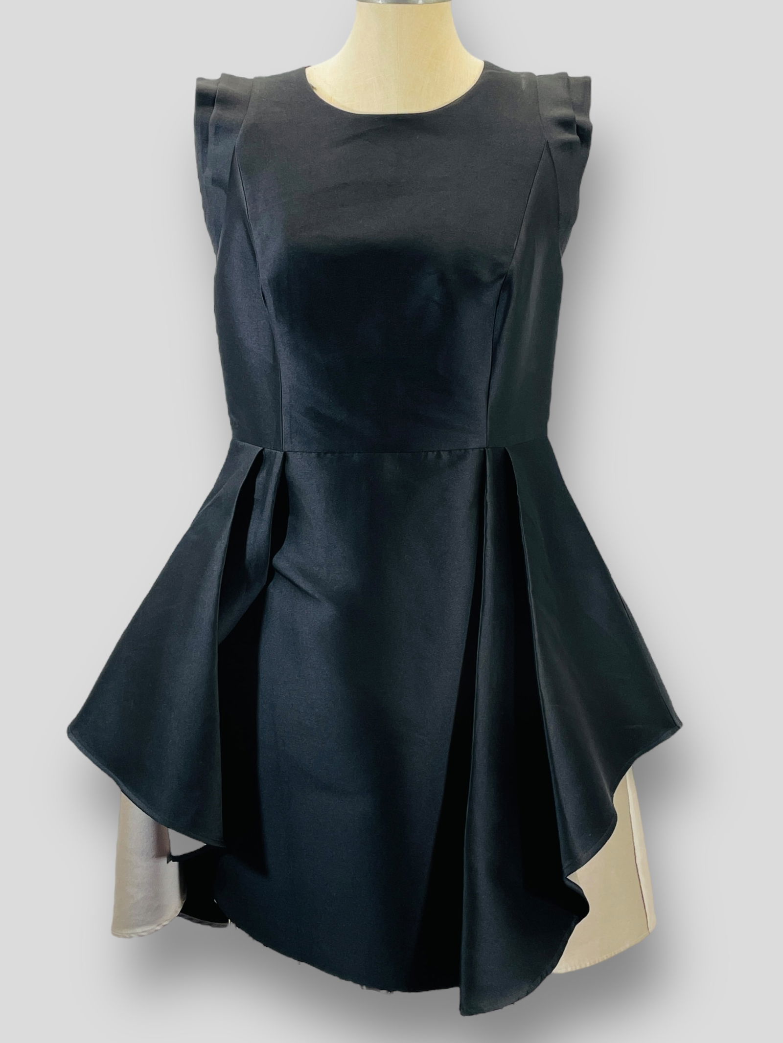 HALSTON HERITAGE Black. High-Low Cap Sleeve Evening Wear Tunic Top. Sz 12 (1 of 6)