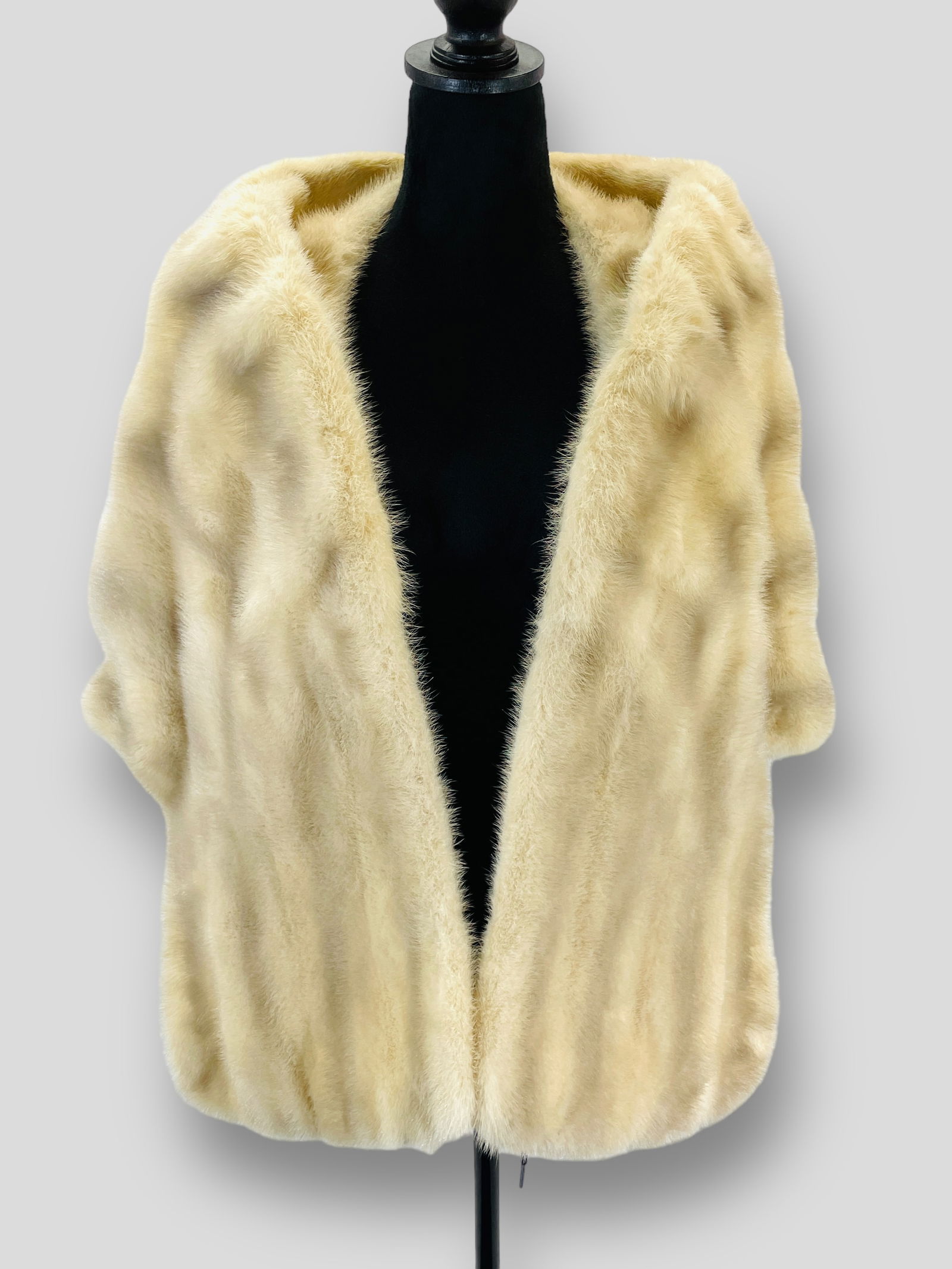 ROSENDORF/EVANS Vintage Blonde Genuine Mink Fur Stole.: Measurement taken flat. Shoulders 16" Chest 13" Length 25" Shipping: We do not provide in-house shipping or packing. Please reach out to one of our preferred shippers for a quote: Donald Camden UPS St