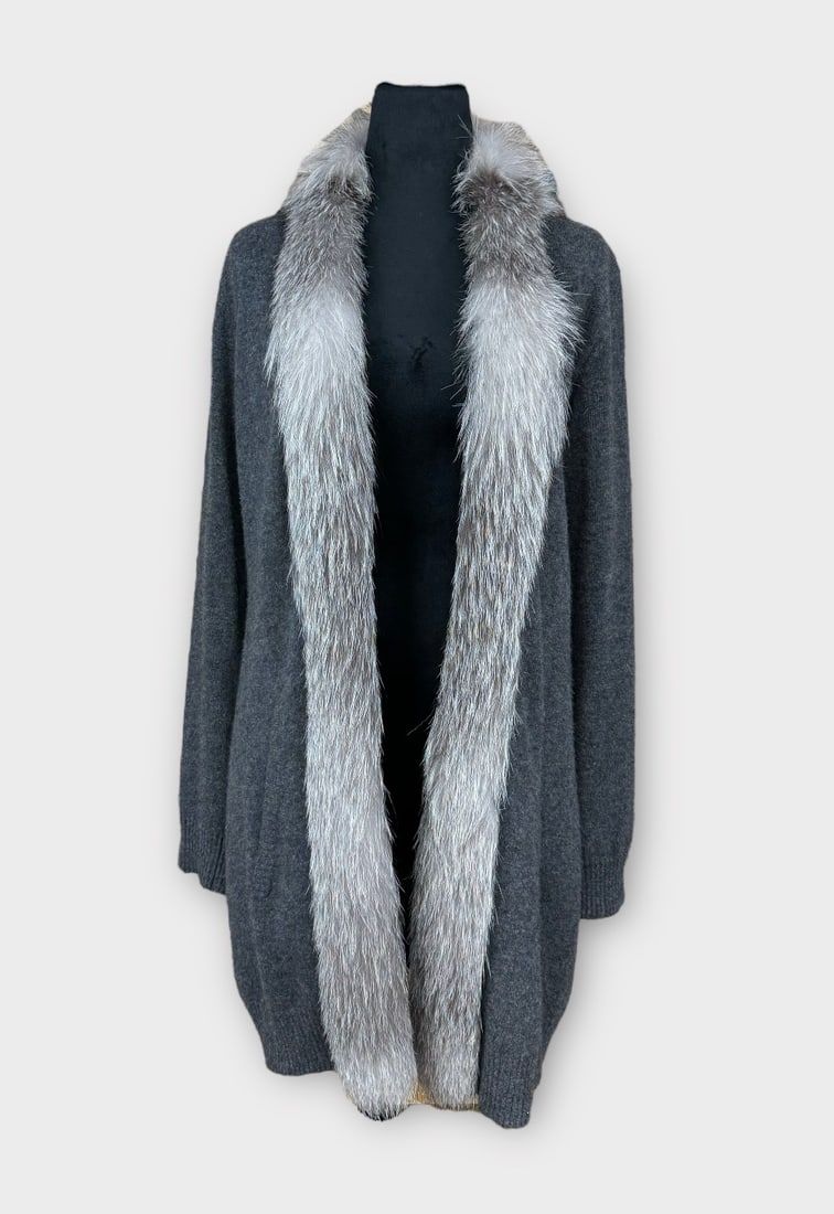 NEIMAN MARCUS CASHMERE Grey Cashmere Cardigan with Genuine Fox Fur Trim Sourced from Finland. Made: Shipping: We do not provide in-house shipping or packing. Please reach out to one of our preferred shippers for a quote: Donald Camden UPS Store #4608 store4608@theupsstore.com - 703-569-8802 Navis Pa