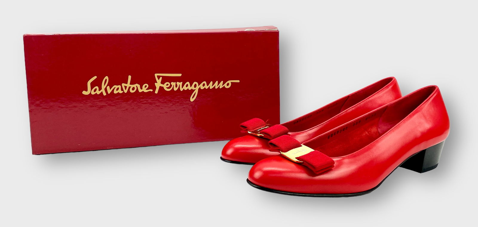 SALVATORE FERRAGAMO Vara Res Fianna Calf Leather Bow 1 Inch Pumps. Sz 8.5: Shipping: We do not provide in-house shipping or packing. Please reach out to one of our preferred shippers for a quote: Donald Camden UPS Store #4608 store4608@theupsstore.com - 703-569-8802 Navis Pa