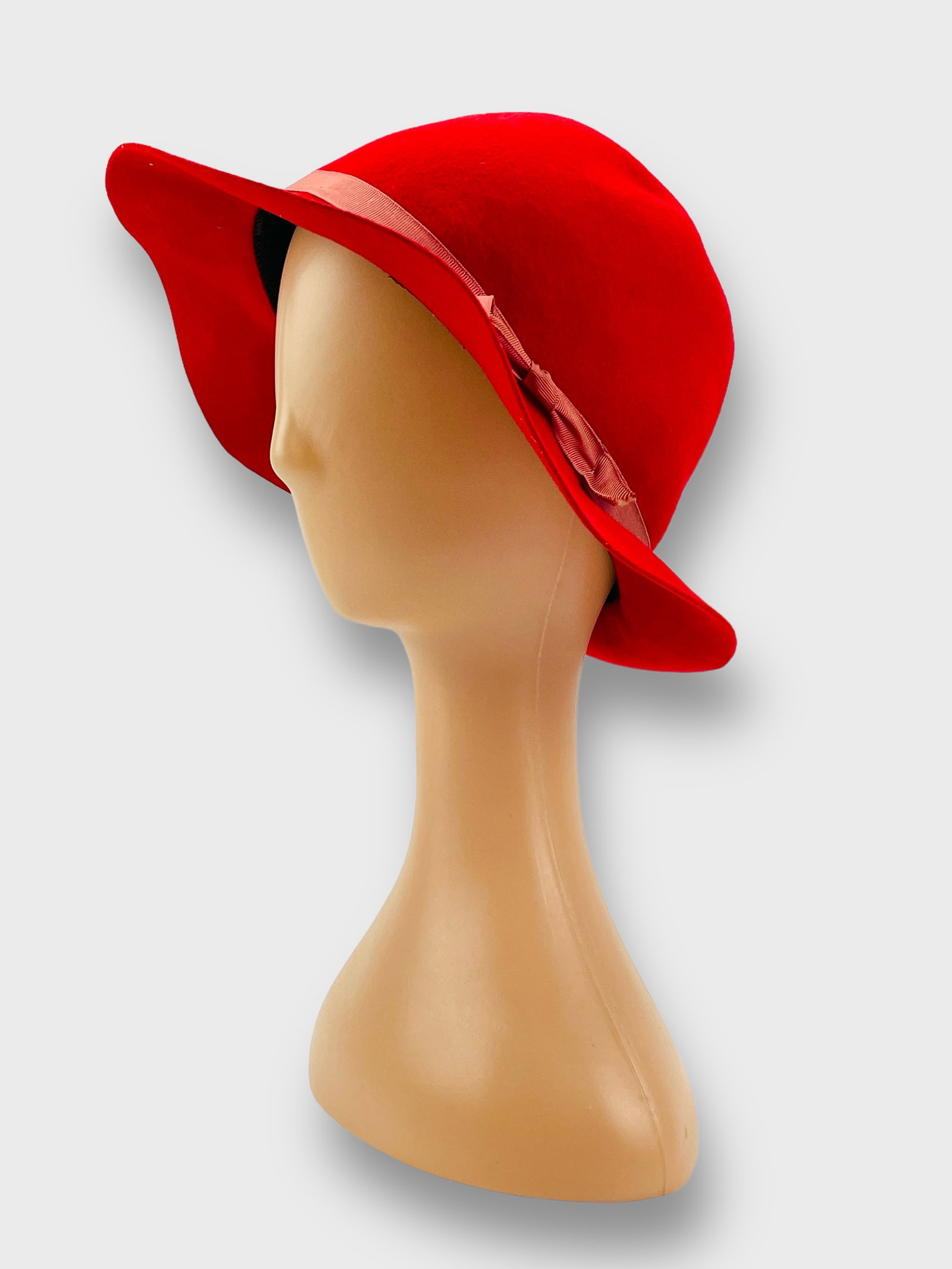 PANAM Genuine Crusher Quality Red Fedora Hat. Size 7 3/4: Preowned, Excellent condition Shipping: We do not provide in-house shipping or packing. Please reach out to one of our preferred shippers for a quote: Donald Camden UPS Store #4608 store4608@theupssto