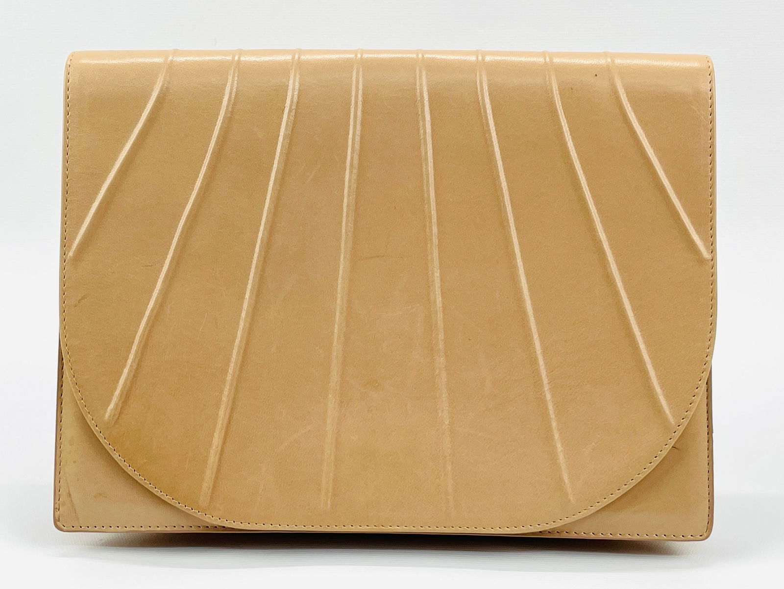 STUART WEITZMAN Warm Beige Clutch with Ridge Detail on Flap: Preowned, great condition, has few minor scratches Shipping: We do not provide in-house shipping or packing. Please reach out to one of our preferred shippers for a quote: Donald Camden UPS Store #460