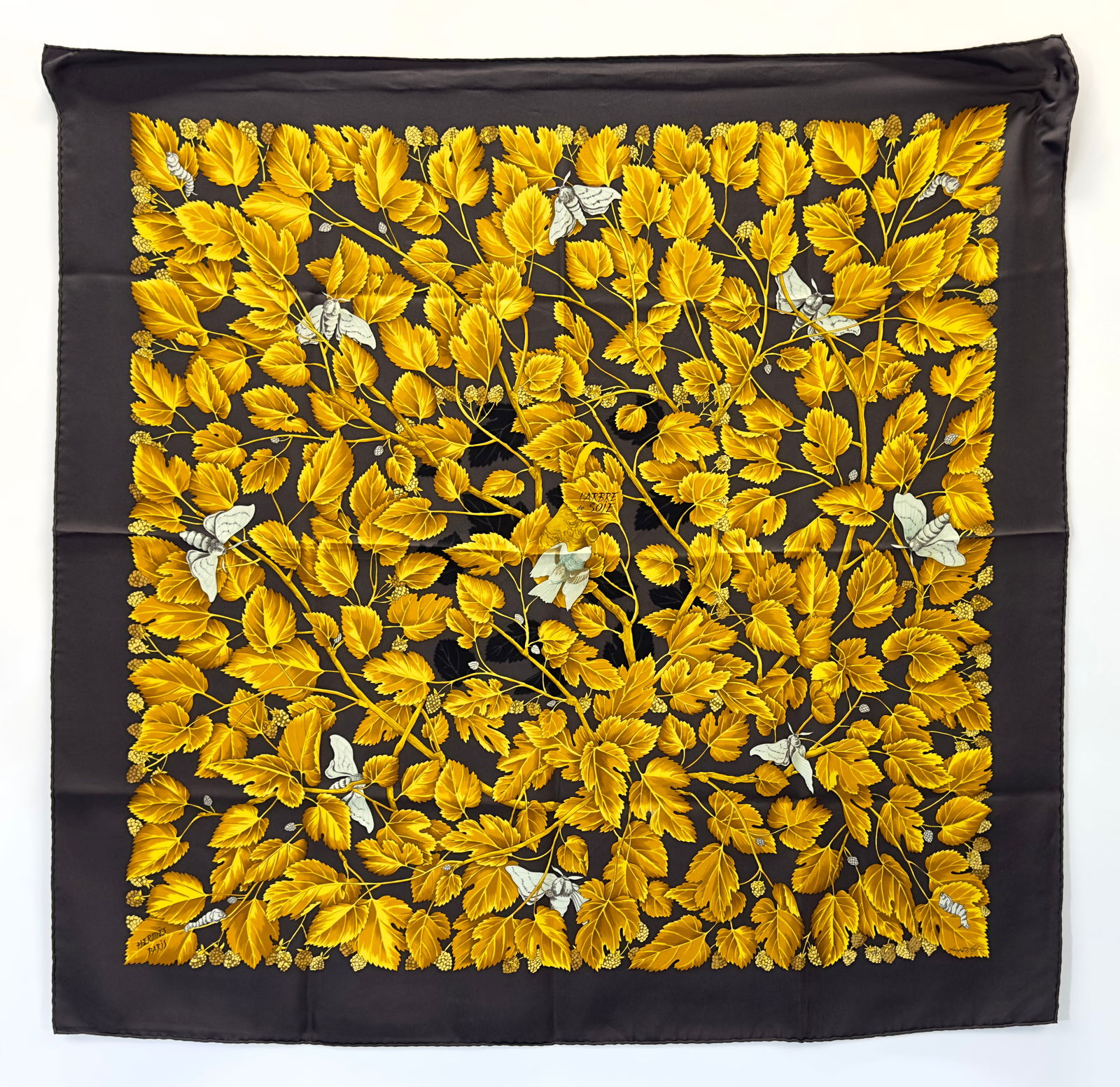 HERMES LARBE DE SOIE Silk Scarf Brown W/ Gold Leaves: Shipping: We do not provide in-house shipping or packing. Please reach out to one of our preferred shippers for a quote: Donald Camden UPS Store #4608 store4608@theupsstore.com - 703-569-8802 Navis Pa