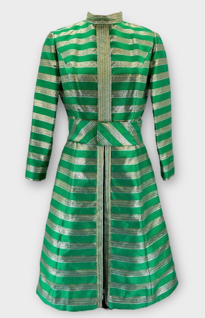 Vintage DOROTHY STEAD GEORGETOWN, Vintage Kelly Green and Metallic Striped, Mock Neck, Long Sleeve,: Material is Split at back of underarms and elbow. Measurement taken flat. Shoulders 15 in. Chest 16.5 in. Waist 13 in. Length 39 in.