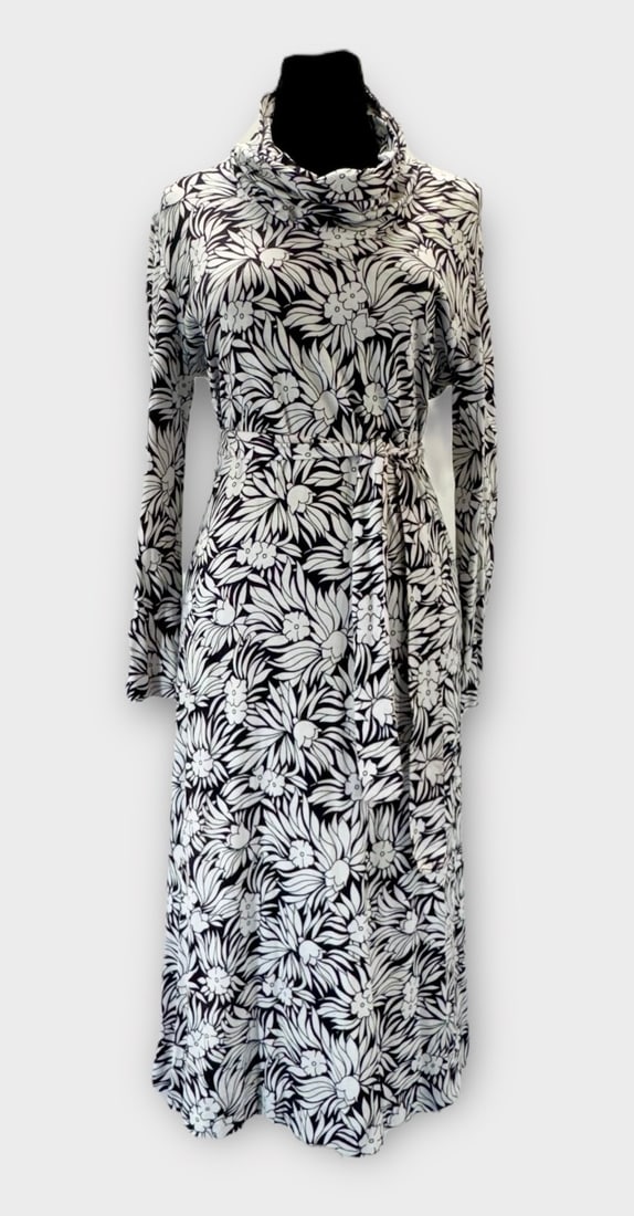 Vintage DIANE VON FURSTENBERG Black and White Floral Turtleneck Dress.  Made in Italy.   Size 16 (1 of 4)