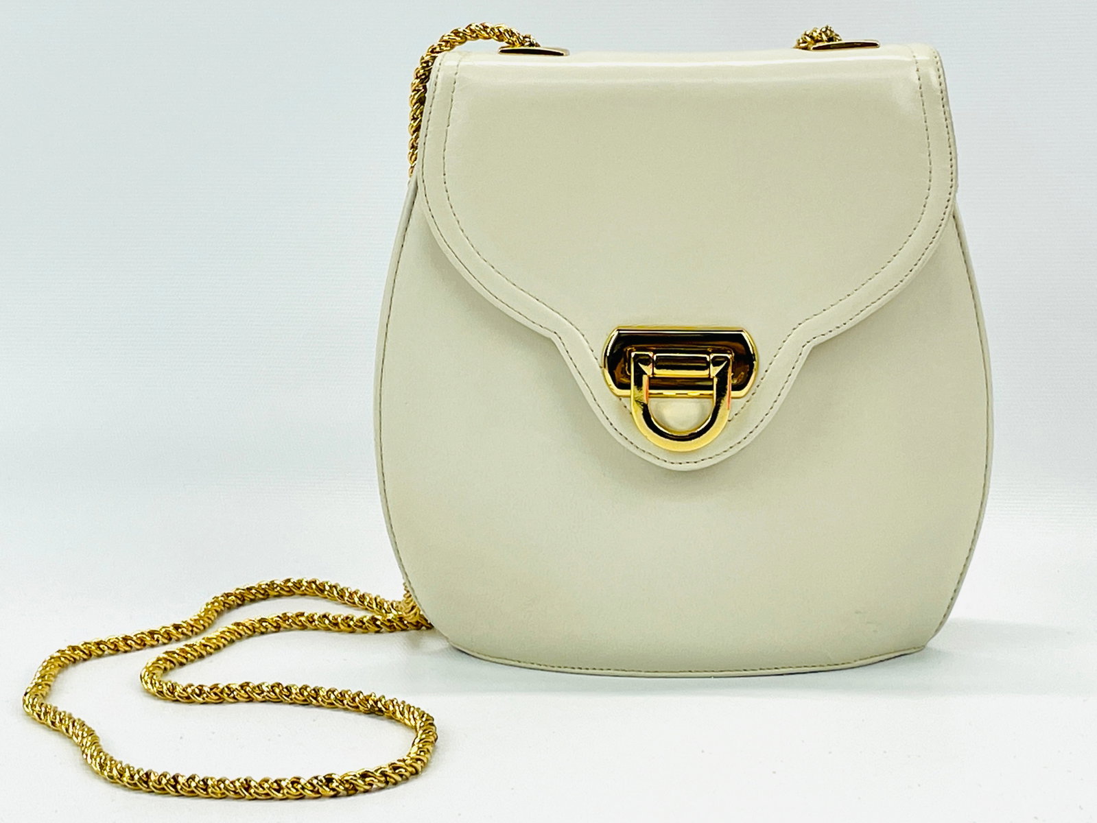 FRENCHY OF CALIFORNIA Vintage Ivory Crossbody Clutch Bag, Goldtone Hardware: Great preowned condition, presents some minor wear shown in pictures