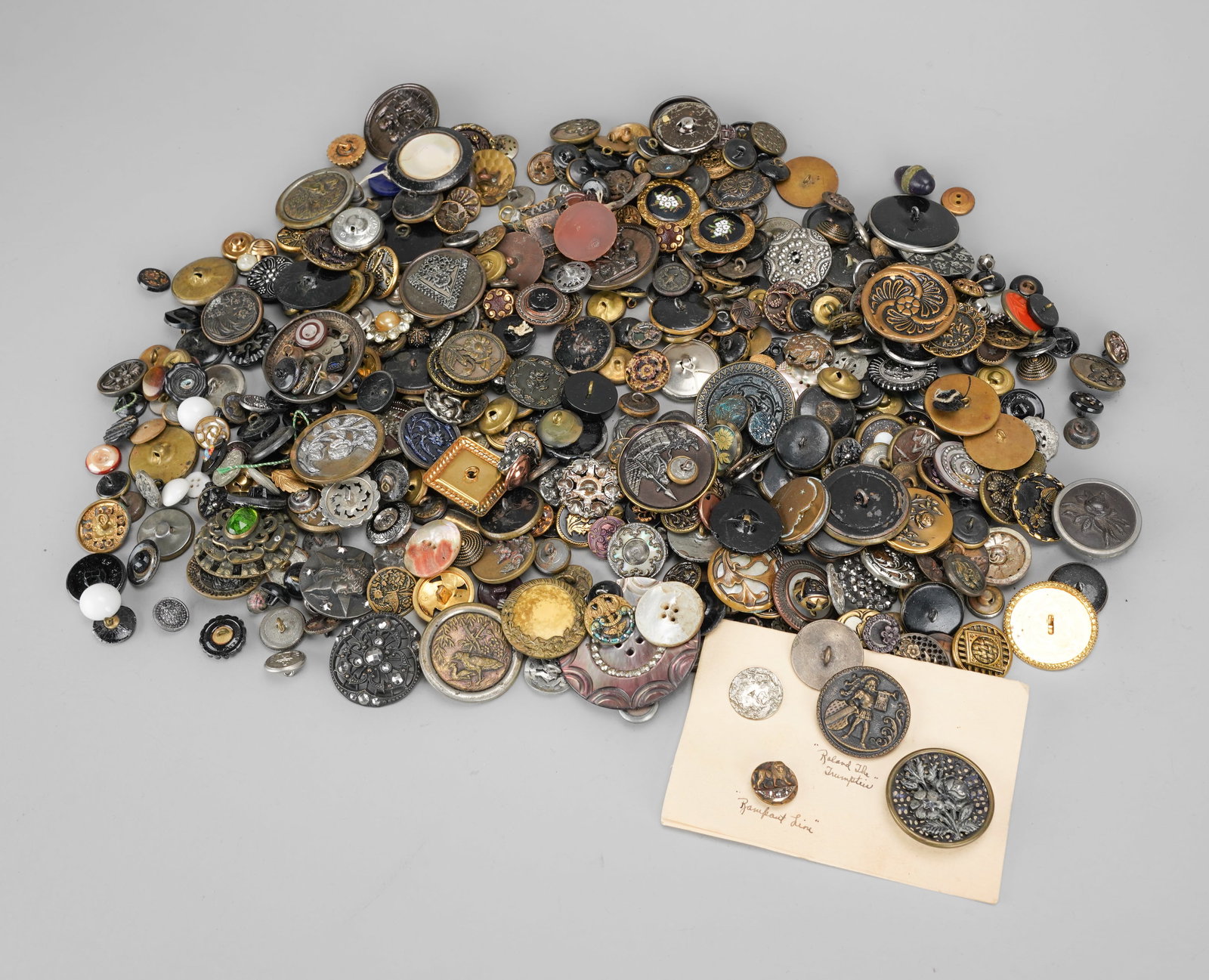 Antique Victorian Button Collection Metal MOP Gutta Percha Glass More (1 of 20)