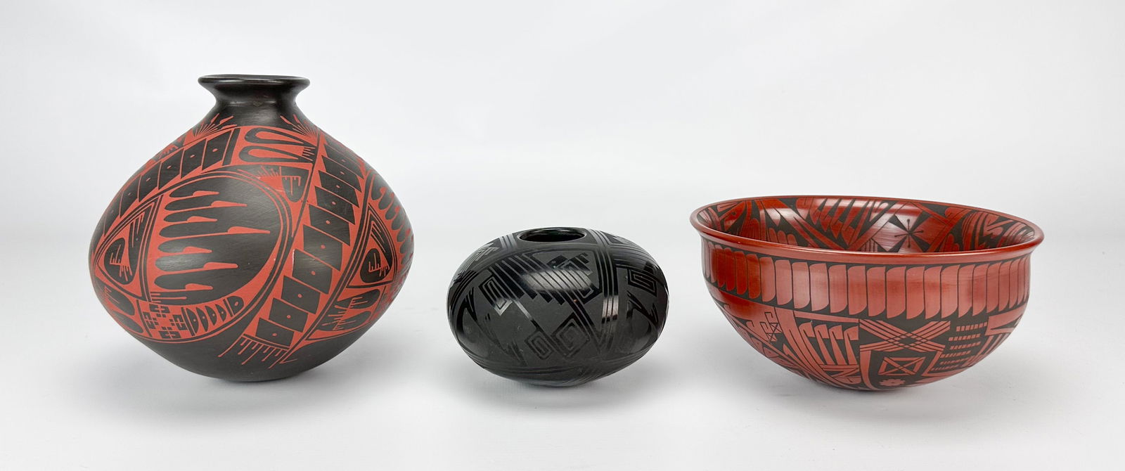 Three Signed Mata Ortiz Native American Casas Grandes Pottery Vessels (1 of 11)