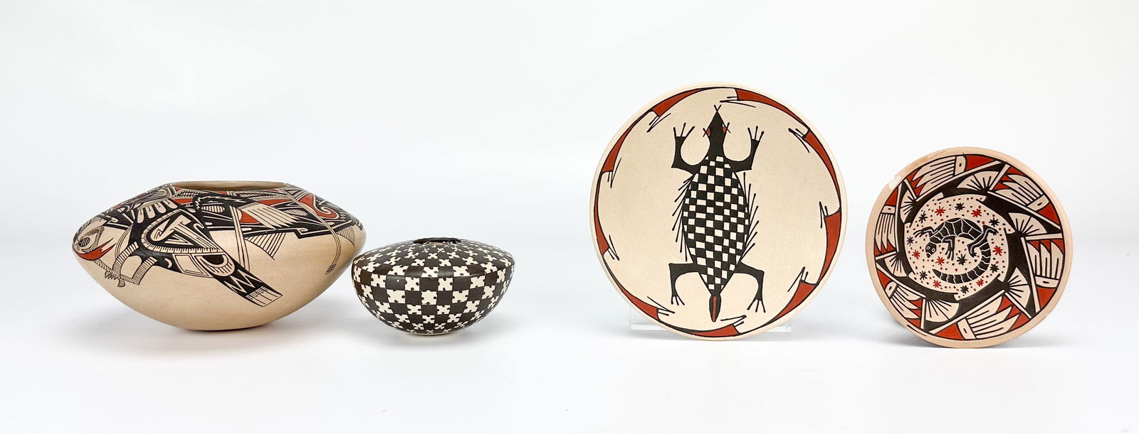 Four Signed Mata Ortiz Native American Casas Grandes Pottery Vessels (1 of 13)