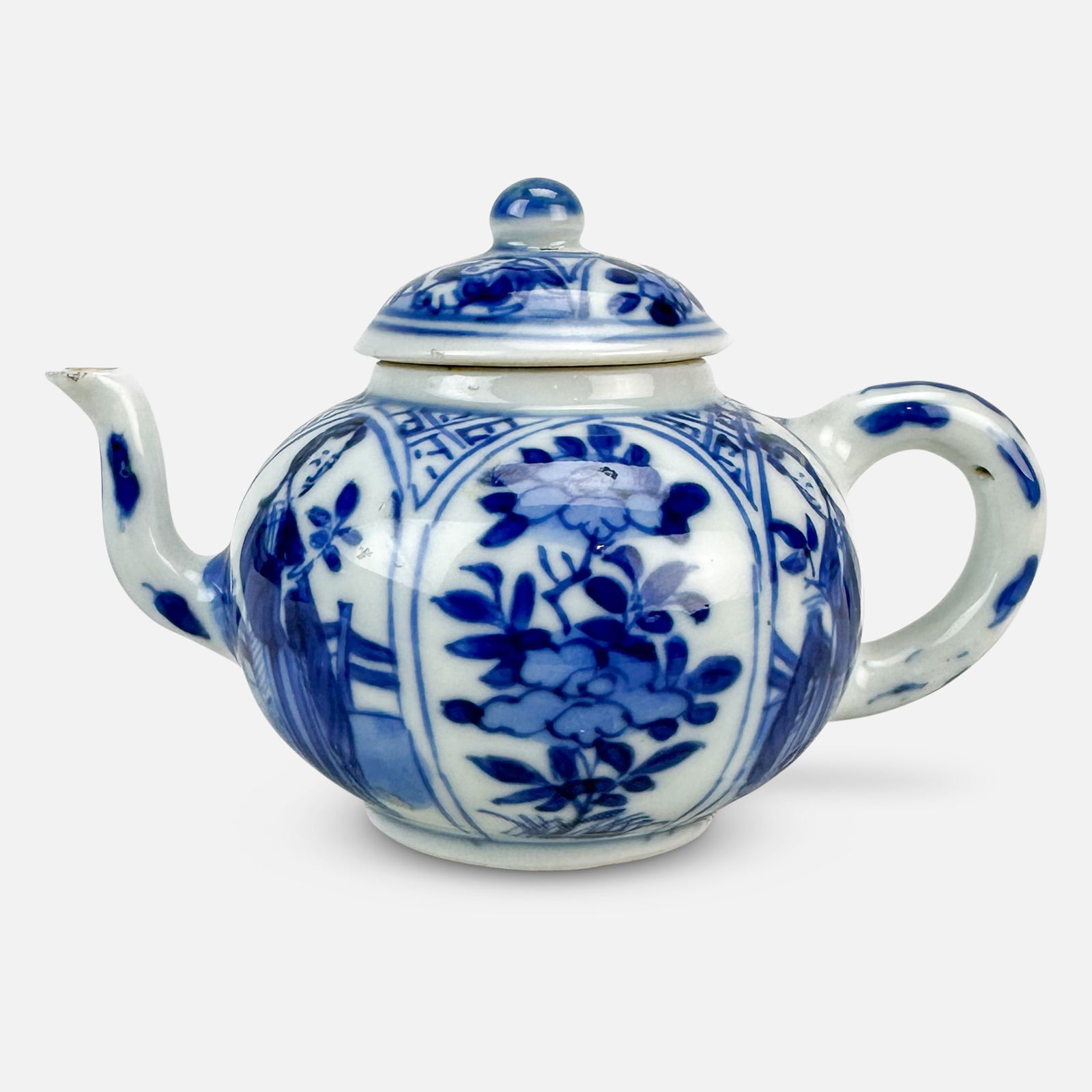 Antique Chinese Export Kangxi Period Porcelain Blue and White Miniature Teapot w/Cover (1 of 11)