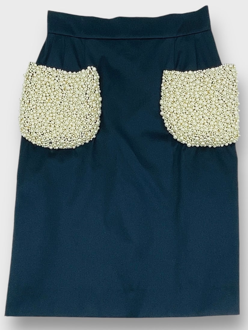 CHANEL Boutique Vintage Navy Blue Skirt W/Large Faux Pearls Front Pockets Size 38. Cotton Sateen: Preowned sold as is