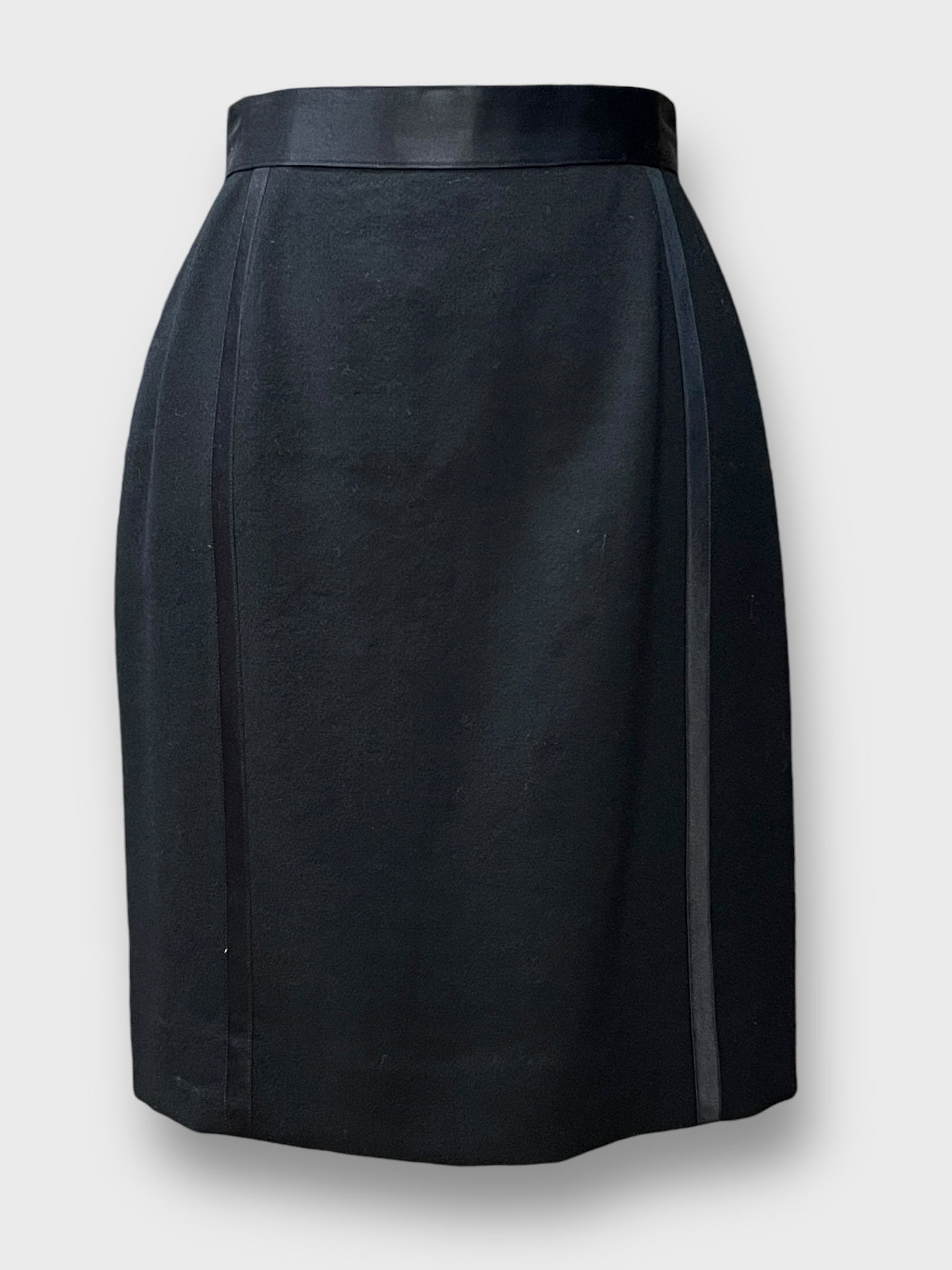 CHANEL Vintage Black Wool Skirt Size 40 Gold Tone Buttons Silk Lining (1 of 4)