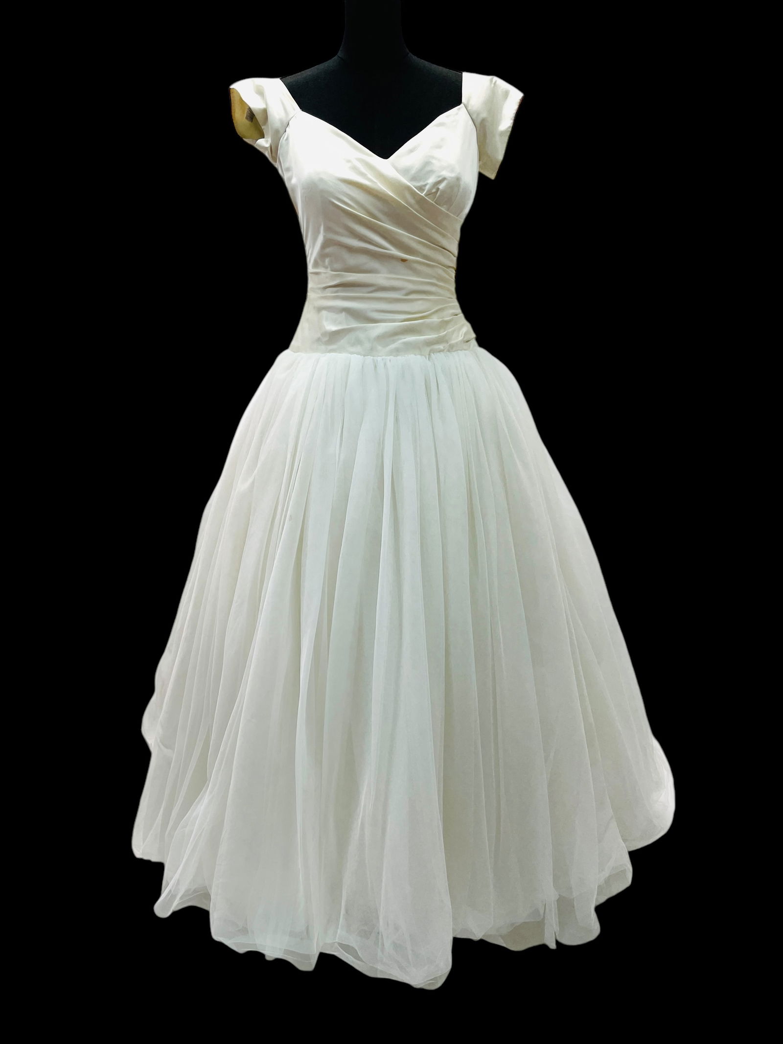 VERA WANG Vintage Wedding Gown (1 of 10)