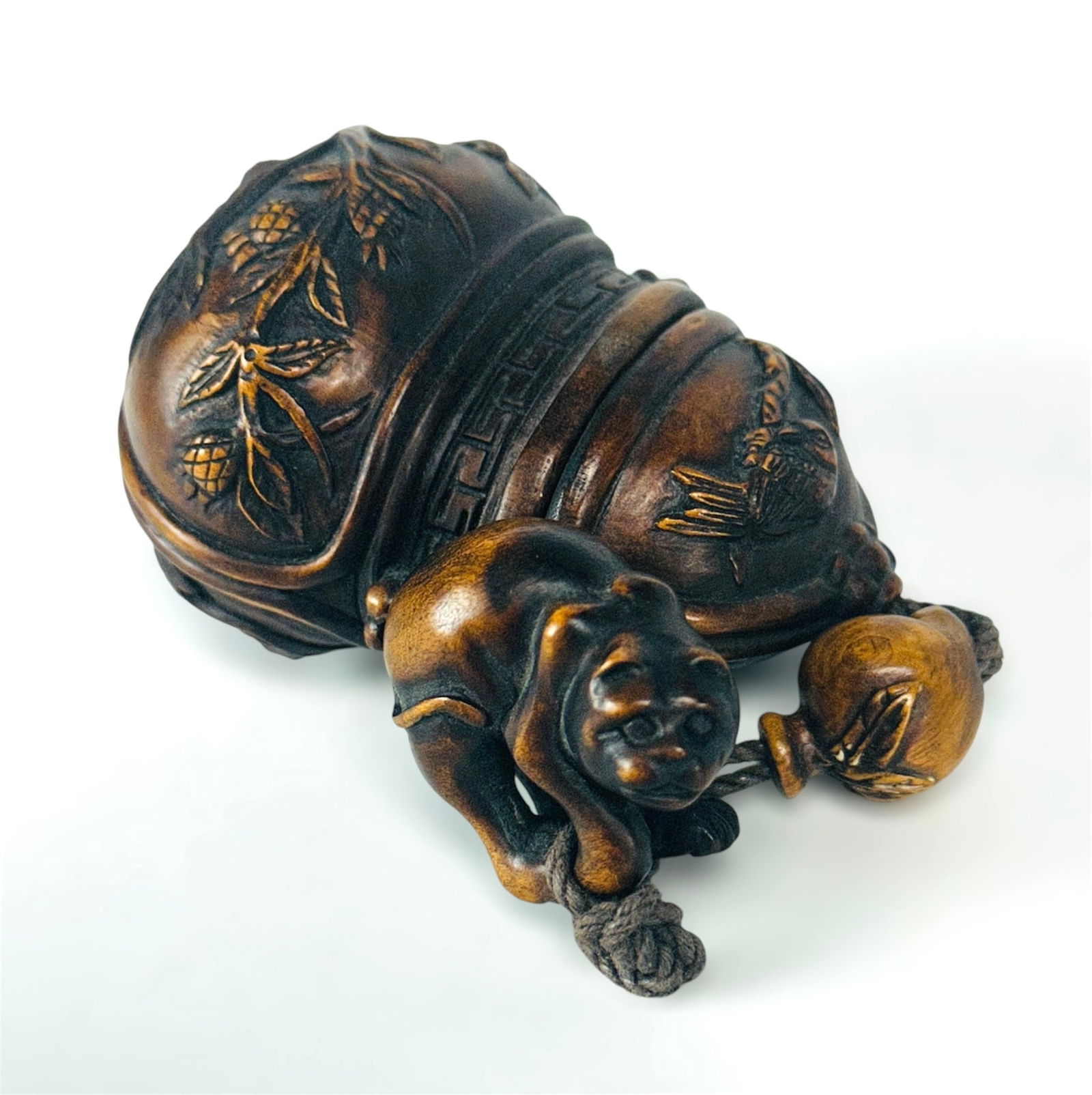 Old Japanese Carved Wood Sagemono Pouch w/Carved Netsuke (1 of 7)