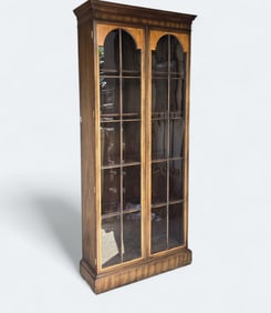 Kittinger Furniture 640-09 Union Made Lighted Two-Door 20 Light Inlaid Display Cabinet Mahogany