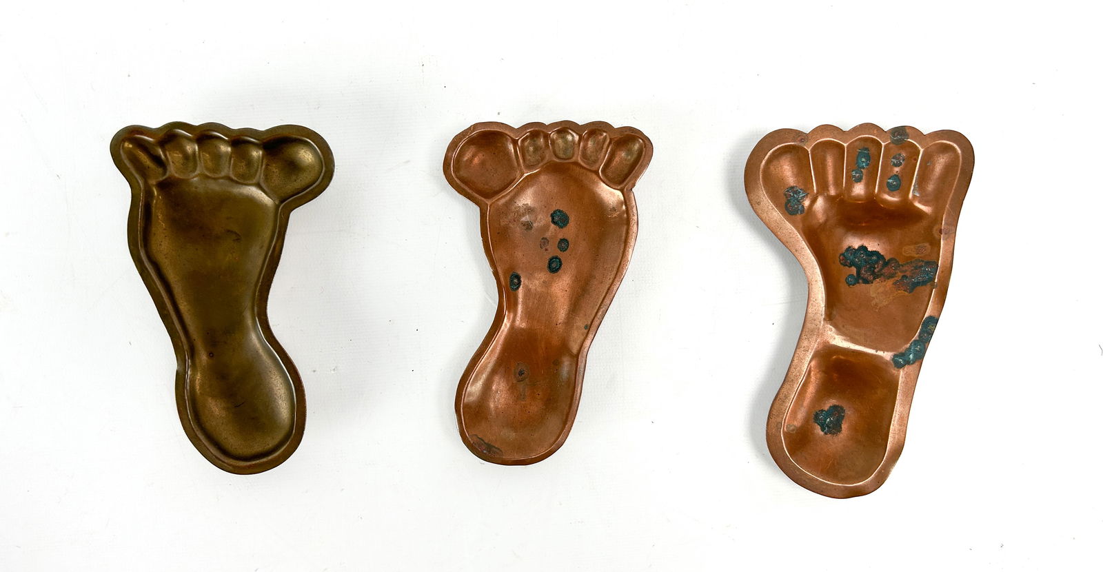 Three Mexican Hand Crafted Copper & Brass Hubert Harmon Type MCM Ash Trays: Ca. last half 20thC. Marked as shown, some with spots of surface oxidation. Largest foot measures 6" x 3 1/2". Brass foot measures 5 1/2" x 3 1/4". We do not provide in-house shipping! Please reach ou