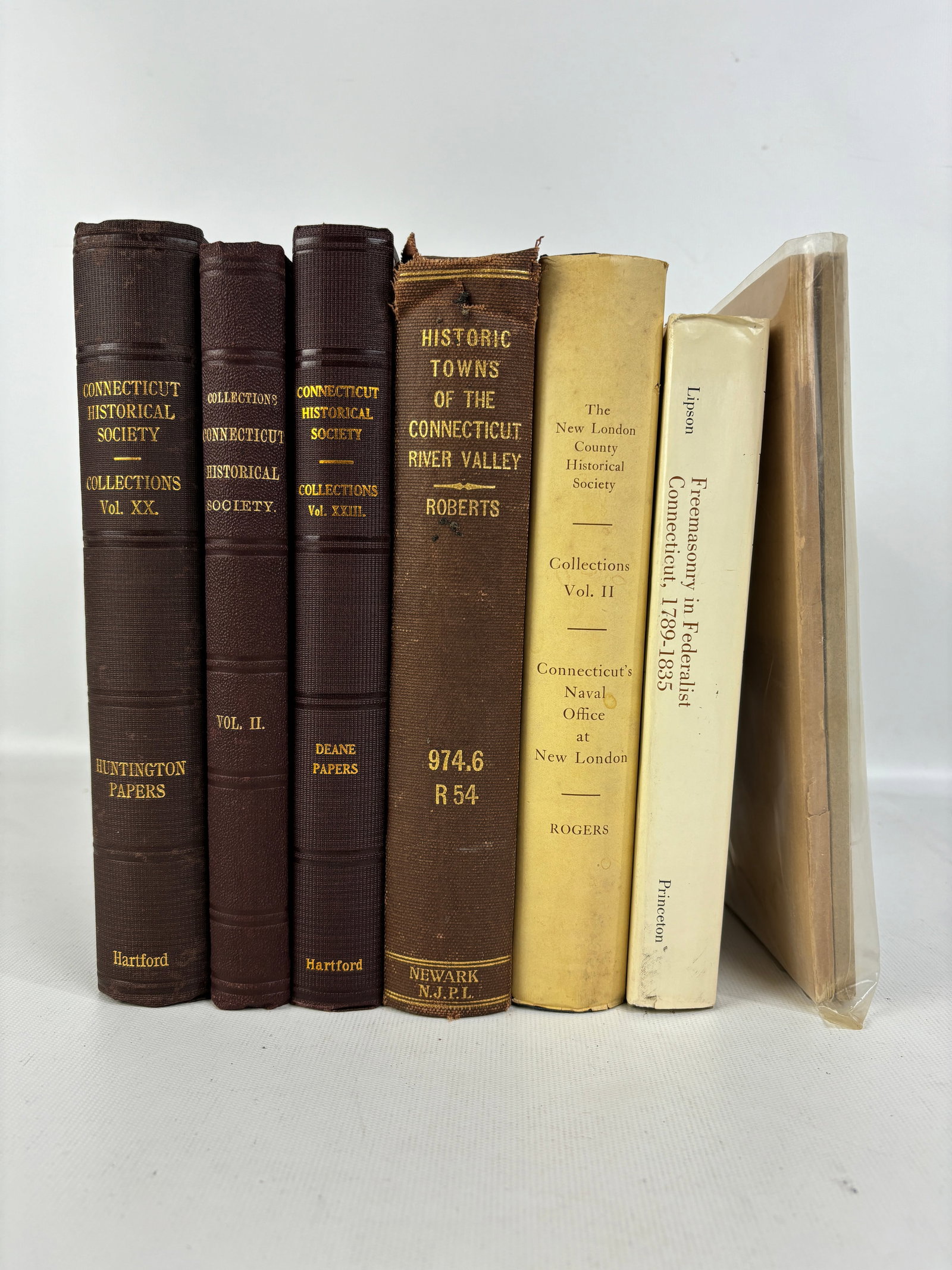 Antique State History Books: 7 Vol. Incl. Historic Towns of the Connecticut River Valley + Masonic: Antique State History Books: 7 Vol. Incl. Historic Towns of the Connecticut River Valley + Masonic. Books in fair used condition. The Connecticut Historical Society books are in very good condition, w
