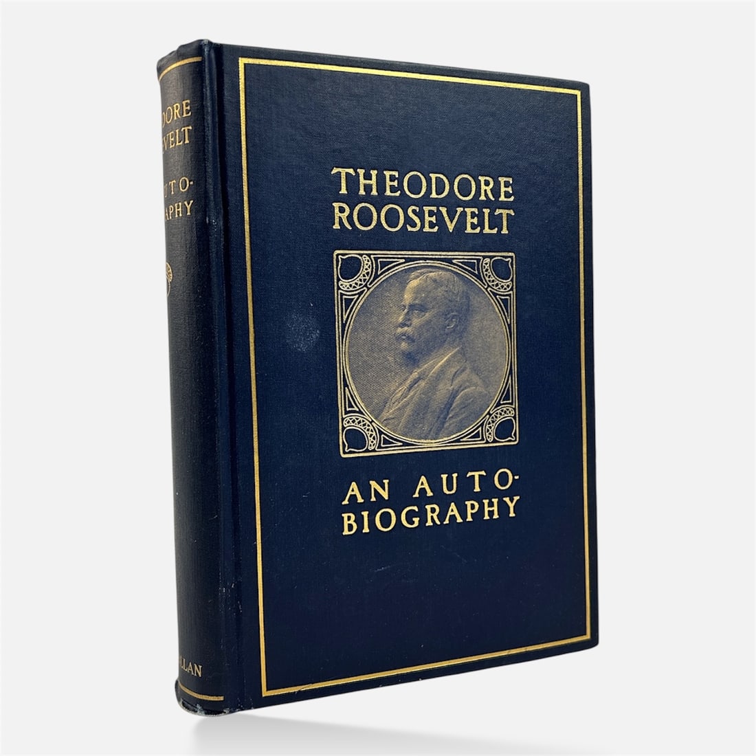 1913 Theodore Roosevelt-An Autobiography With Illustrations, Published by The MacMillan Company New: No dust jacket, book in great condition, cover pages intact, edges and corners show slight age and wear, otherwise a good solid book We do not provide in-house shipping! We have a close relationship w