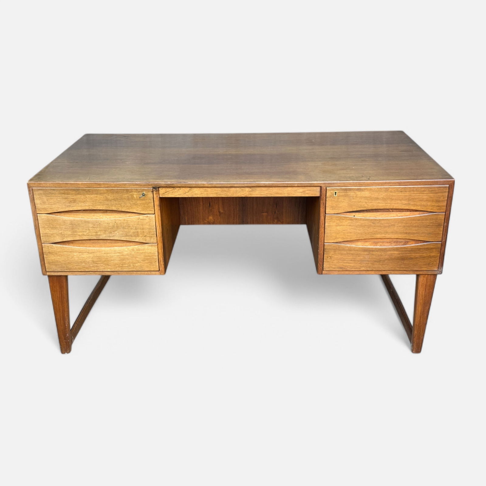 Danish Modern MCM Freestanding Teak Six-Drawer Executive Desk: Apparently unmarked. In the manner of Christian Moller.
