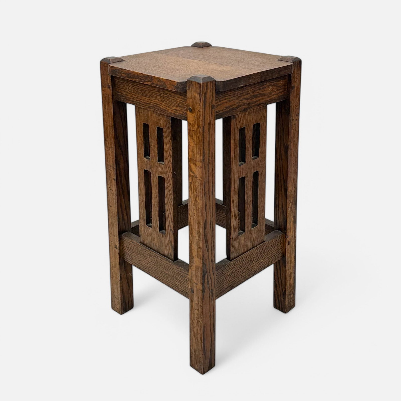 Arts & Crafts Mission Oak Plant Stand Side Table: Ca. early 20thC. Apparently unmarked. Very good condition, with minor age-appropriate surface wear, scuffs, light scratching, and small ring to surface.