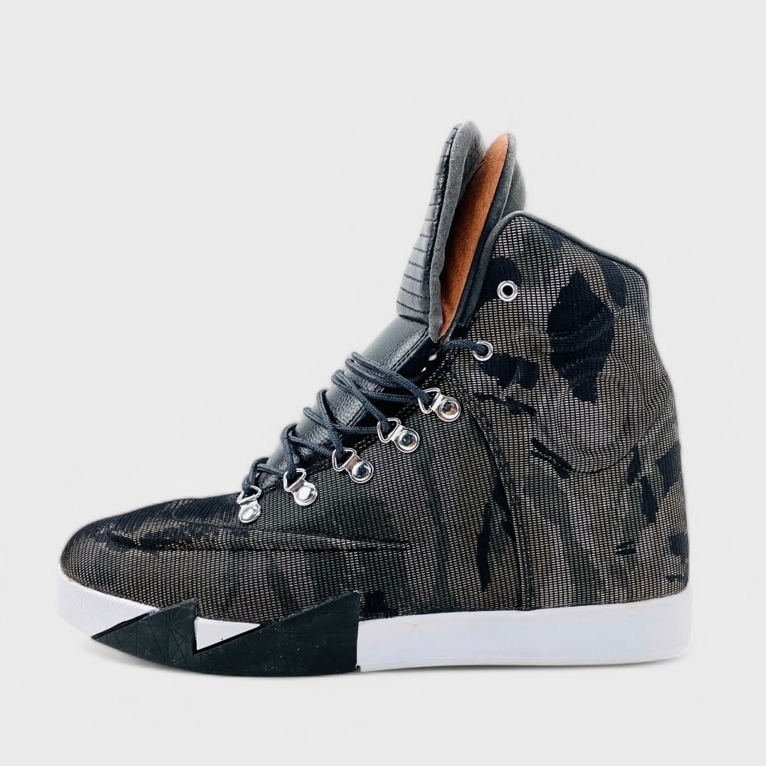 Nike KD 6 Lifestyle NSW QS "Reflective Tiger Camo" Size 10.5: Black Reflective Tiger Camo Upper w/ Embossed KD Logo Leather Tongue, Metal Eyelets, Gradient Translucent Outsole, And Original Box. We do not provide in-house shipping! We have a partnership with our