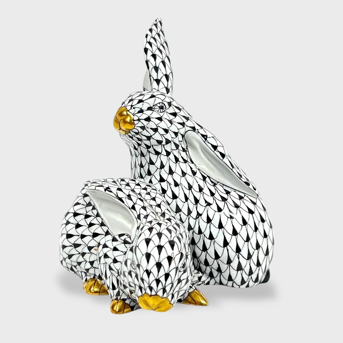 Fine HEREND Snuggling Rabbits Black White Fishnet Porcelain Figurine 5269/VHNM (1 of 7)