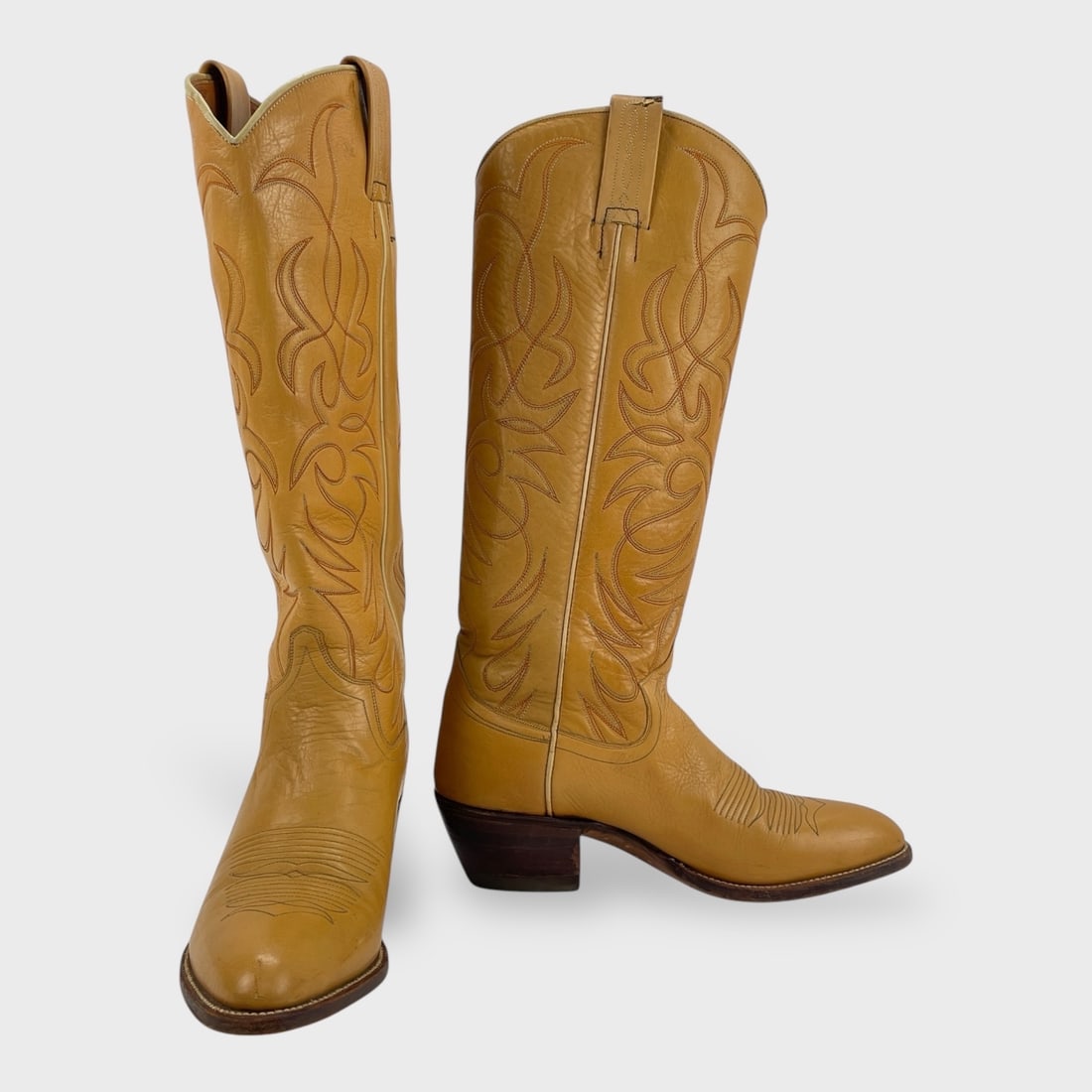 Vintage Nocona Ladies Size 6B Tan Leather Cowboy Boots: Vintage Nocona Tan Leather Cowboy Boots w/ Western Stitching, Pull Straps, Scalloped Collar, Stacked Heel, And Leather Outsoles Showing Wear. We do not provide in-house shipping! We have a partnership