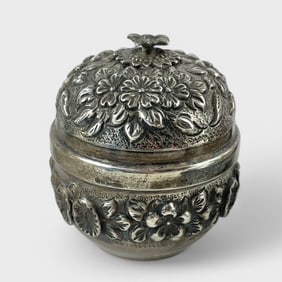 Fine 900 Silver Flower Repousse Lidded Vanity Box