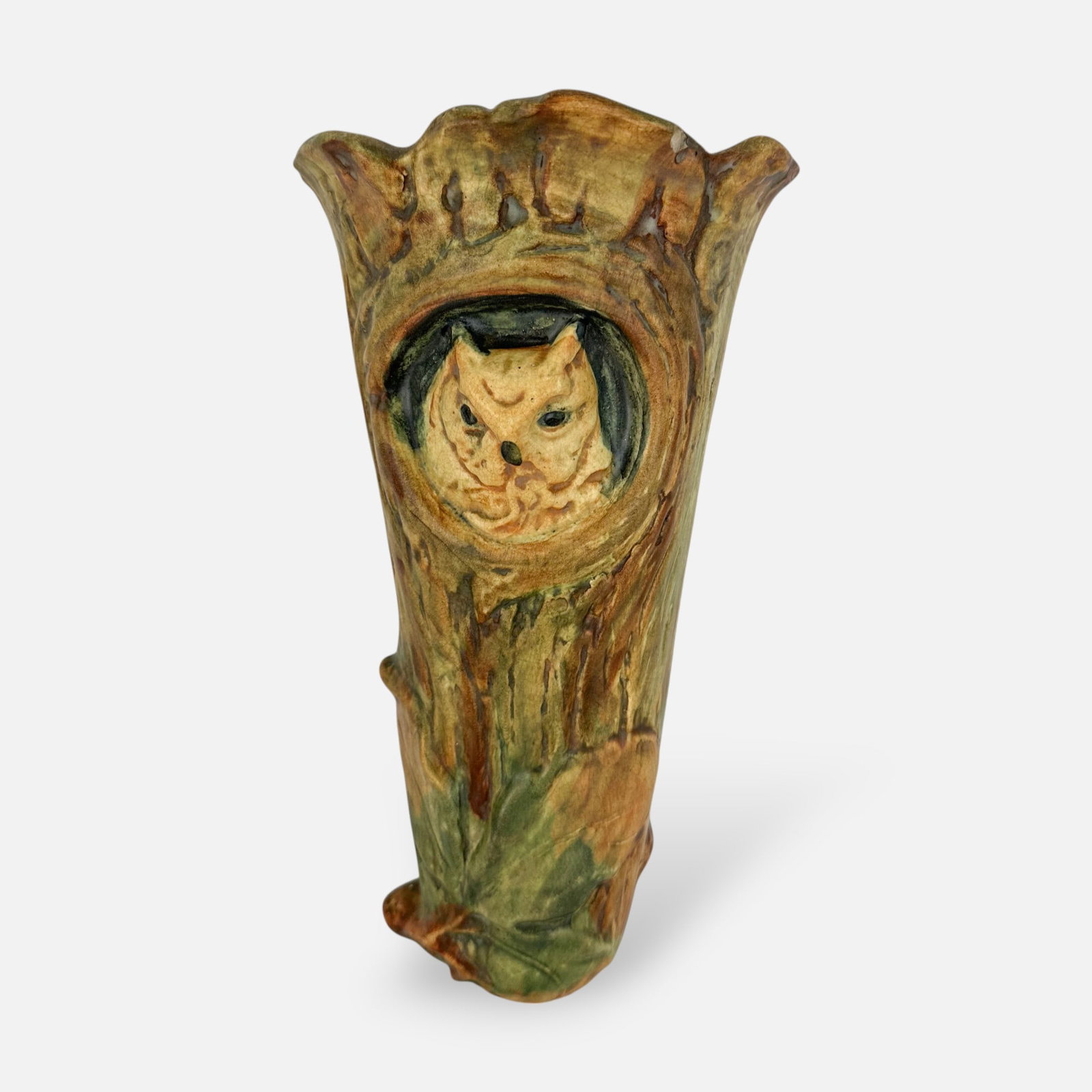 1920s Weller American Art Pottery Woodcraft Owl Wall Pocket: Very good as shown, with minor surface scuffs and scratches. One chip to top right front as shown. Simple integrated shipping with LiveAuctioneers LiveShipping is now available. Bidders may still arra