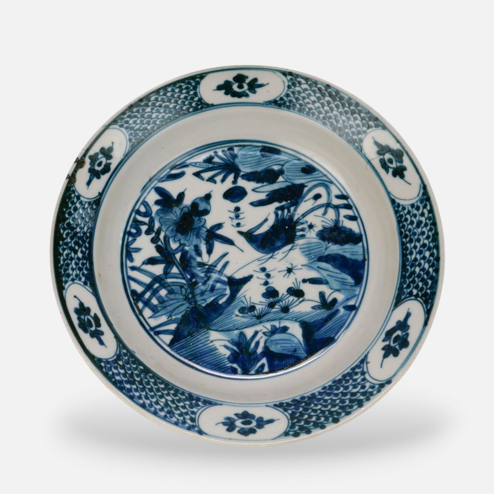 Antique Chinese Ming Blue & White Swatow Porcelain/Pottery Bowl: Good age-appropriate condition with no cracks or repairs. For shipping, we highly recommend Donald Camden at UPS Store 4608. Alternatively, reach out to one of our preferred shippers listed at the lin
