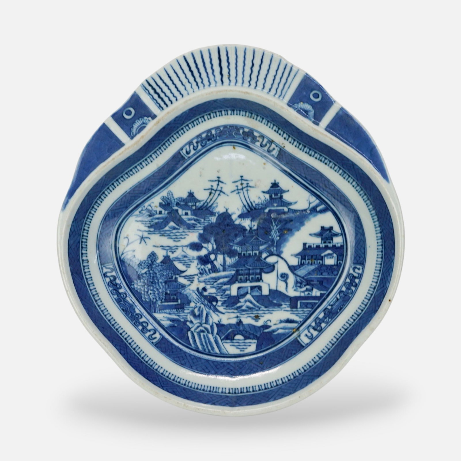 Antique Chinese 19thC Blue & White Canton Shrimp Bowl: Ca. late 18th to early 19thC. Fair to good as shown. No chips, cracks, or repairs. For shipping, we highly recommend Donald Camden at UPS Store 4608. Alternatively, reach out to one of our preferred s