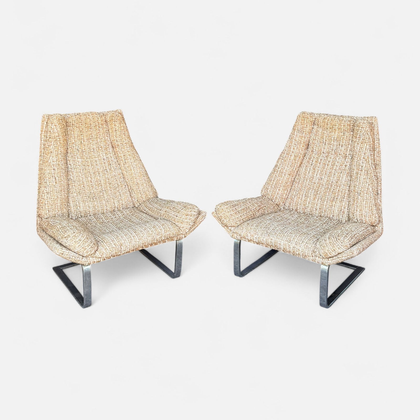 Milo Baughman 1970s Flat-Bar Chrome MCM Lounge Chairs w/Nappy Fabric: Ca. last quarter 20thC. Very good as shown.For shipping, we highly recommend Donald Camden at UPS Store 4608. Alternatively, reach out to one of our preferred shippers listed at the link below or elec