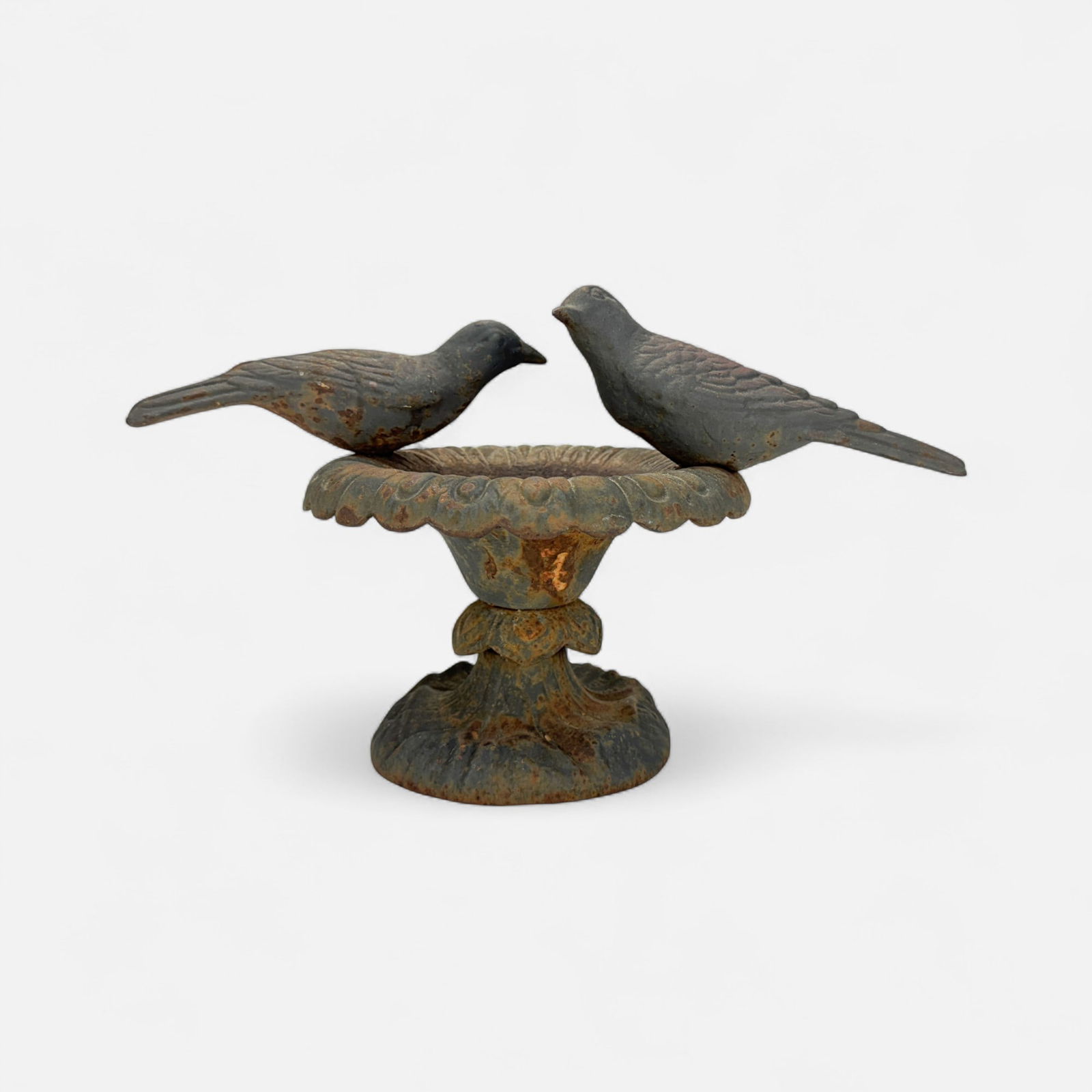 Faux Antique Cast Iron Garden Birdbath w/Perched Birds (1 of 8)