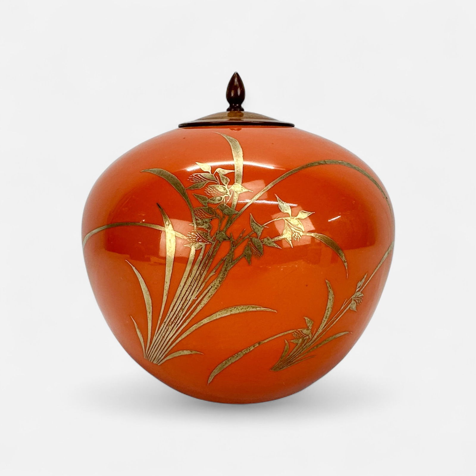 Antique Chinese Qing Melon Gilt Glaze Porcelain Ginger Jar: Good overall condition, with minor paint fading loss. No chips, cracks, or repairs.For shipping, we highly recommend Donald Camden at UPS Store 4608. Alternatively, reach out to one of our preferred s