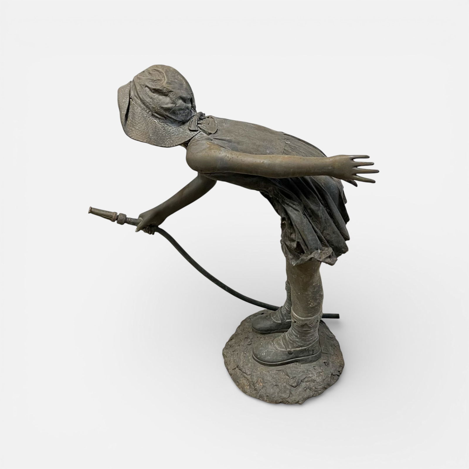 Royal Bronze Studio Indoor/Outdoor Girl with Hose Bronze Fountain: Good overall condition.For shipping, we highly recommend Donald Camden at UPS Store 4608. Alternatively, reach out to one of our preferred shippers listed at the link below or elect for LiveShipping i