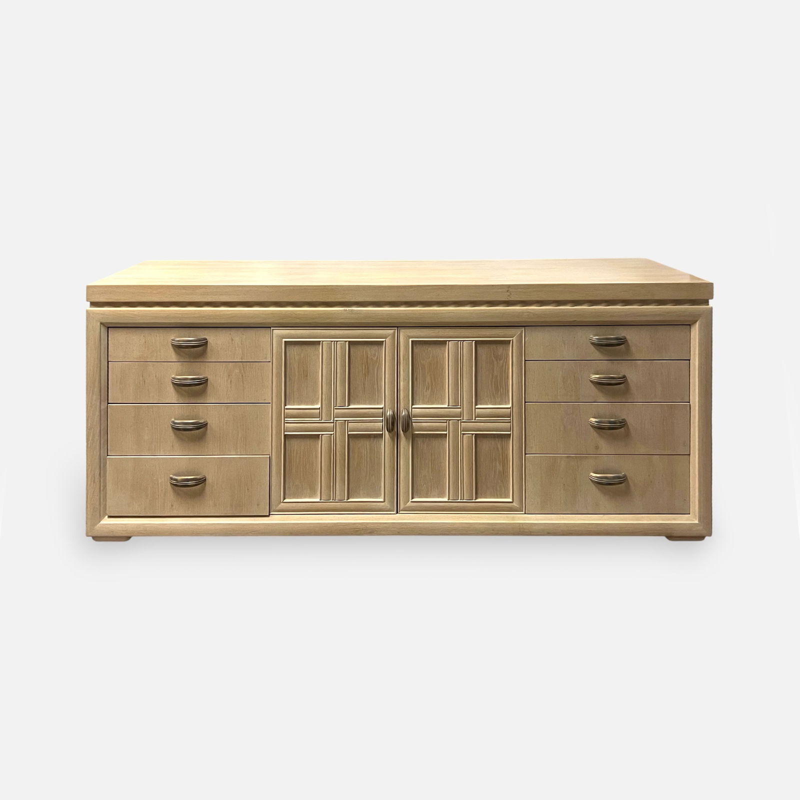 Vintage 1970s Henredon 11-Drawer Low Credenza Dresser: Very good condition.For shipping, we highly recommend Donald Camden at UPS Store 4608. Alternatively, reach out to one of our preferred shippers listed at the link below or elect for LiveShipping in t
