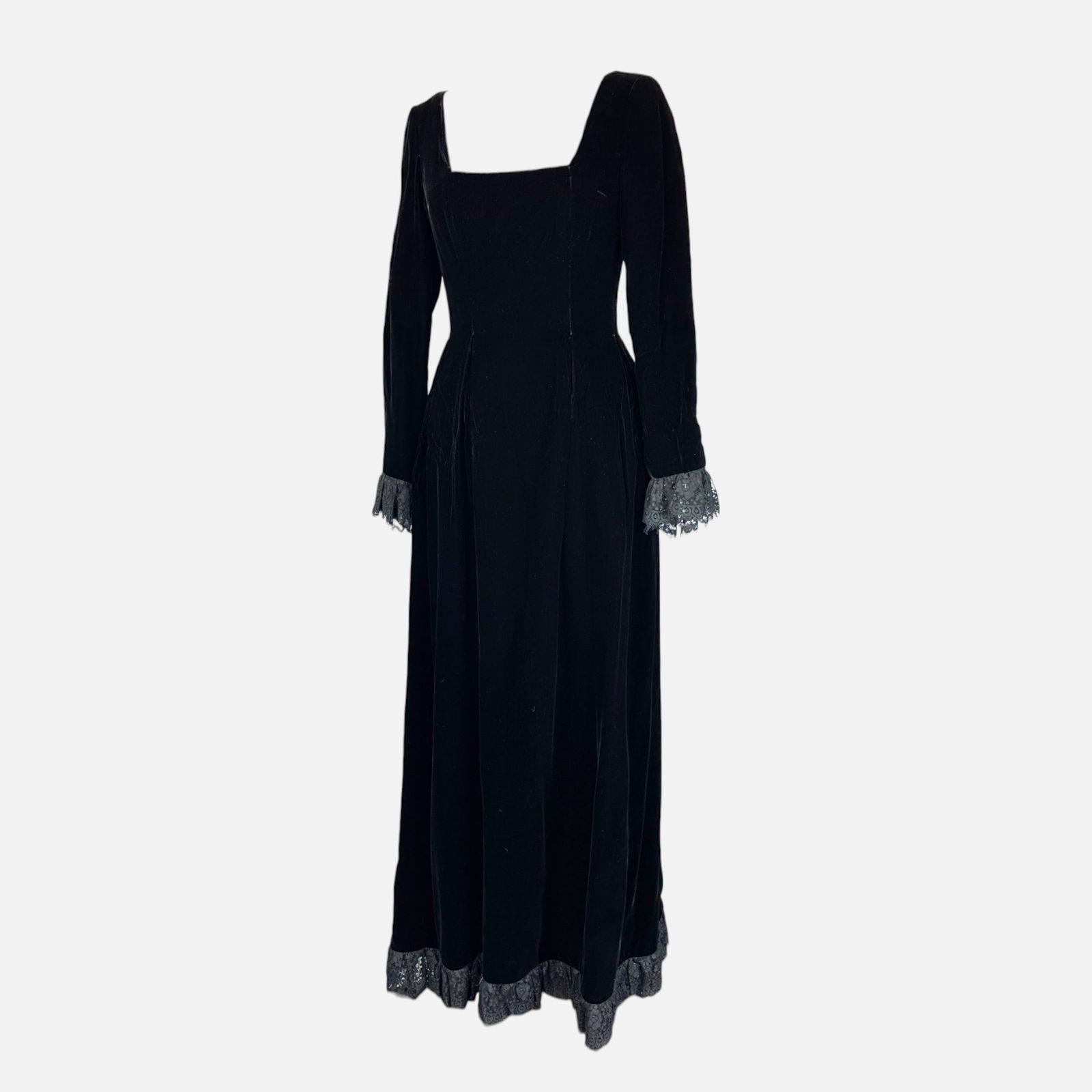 Richilene for Elizabeth Arden Vintage Black Velvet Maxi Dress: Very good condition as shown. Dress measures 54 inches in length, 15.25 inches at the bust, 13.25 inches at the waist.For shipping, we highly recommend Donald Camden at UPS Store 4608. Alternatively,