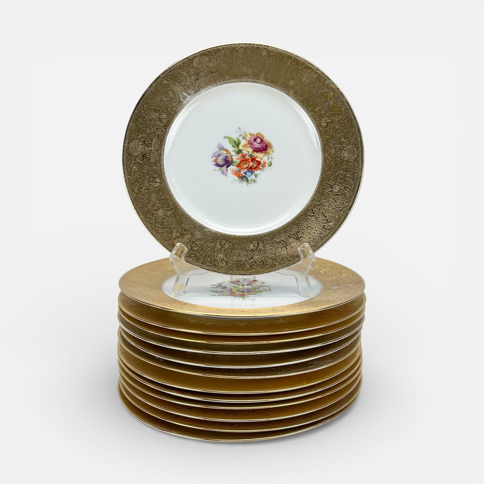 Royal Bavarian Hutschenreuther Hand Painted Gilt 22K Gold Plates Set of Twelve: These plates are in very good with age-appropriate fleabites and/or gilt rubs. Please enlarge photos for best idea of condition specifics.For shipping, we highly recommend Donald Camden at UPS Store 4