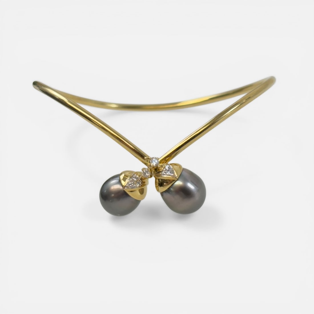 Fine 18K Yellow Gold & Tahitian Black Pearl & Diamond Twist Bracelet: Ca. second half 20thC. Approx. weight over 7.9 grams. Very Clean, with no breaks, cracks, chips or repairs. The pearls each measure approx. 8mm wide x 9mm long, with diamond accents on the pearl colla