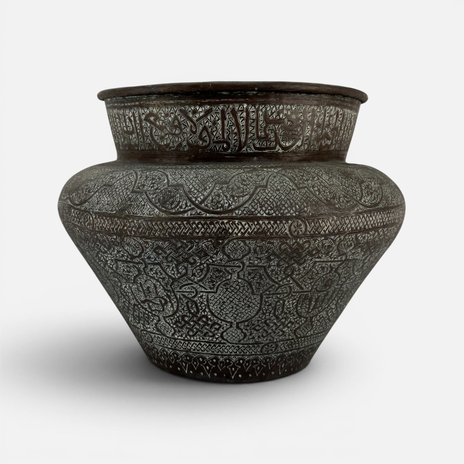 Vintage Middle Eastern Persian Islamic Hand-Chased Copper Jardiniere Basin: Age-appropriate condition, with no apparent breaks or repairs. For shipping, we highly recommend Donald Camden at UPS Store 4608. Alternatively, reach out to one of our preferred shippers listed at th