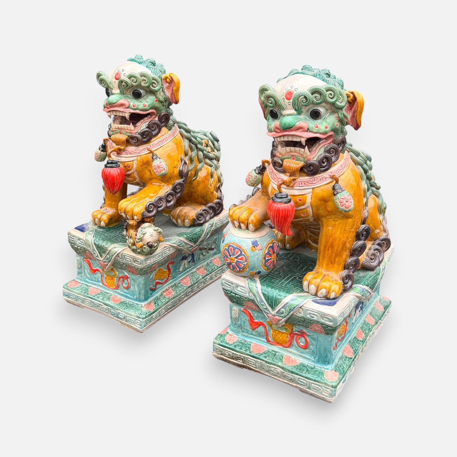 Mirrored Pair 20thC Sangkai Glaze Temple Guardian Foo Dogs: For shipping, we highly recommend Donald Camden at UPS Store 4608. Alternatively, reach out to one of our preferred shippers listed at the link below or elect for LiveShipping in the checkout screen.