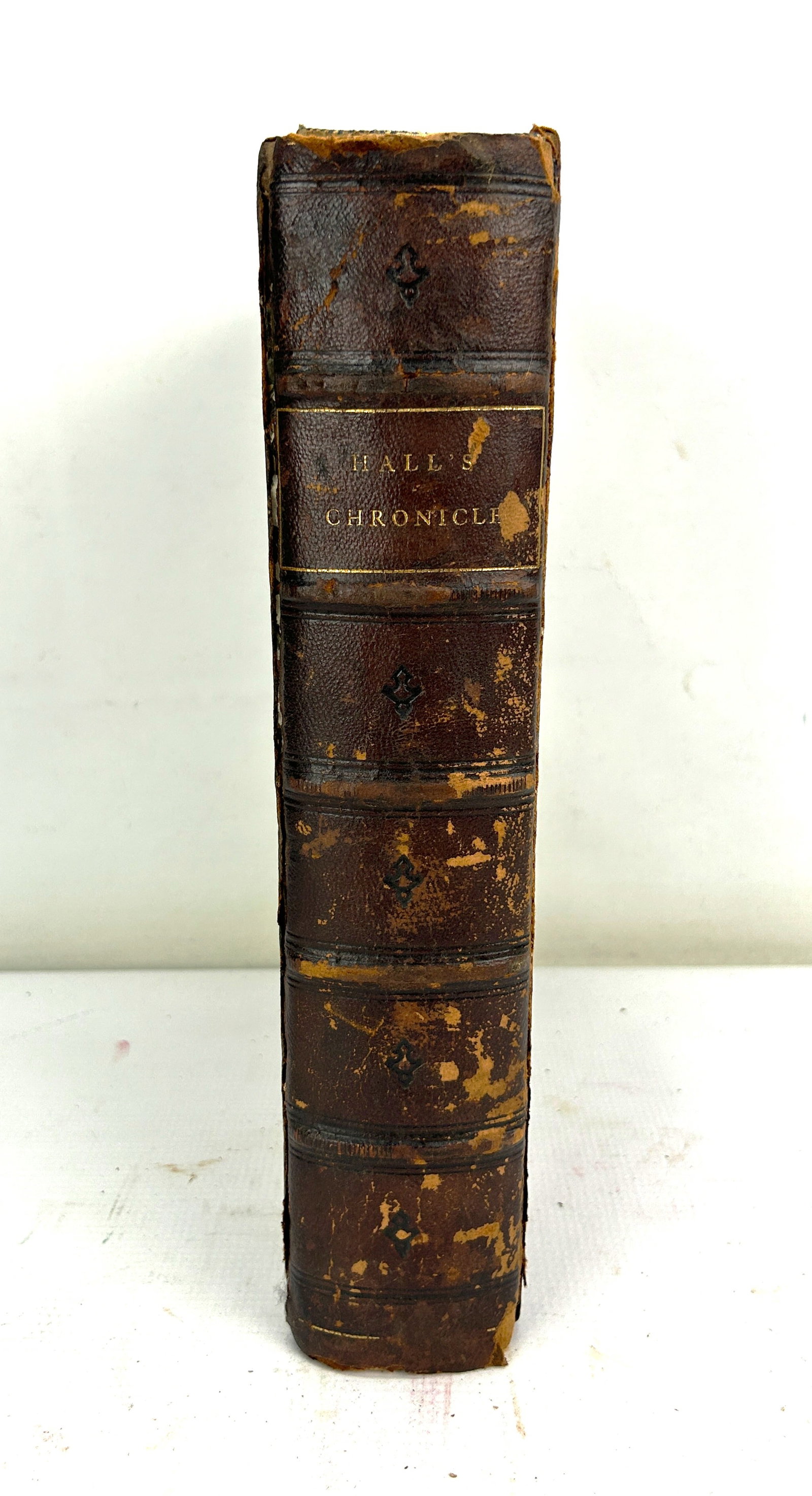 Hall's Chronicle; The History of England... 1809 London King Henry the 4th-8th: Raised gilt-stamped spine, leather boards with marbleized paper. Marbleized end papers. Cover separation. Overall fair to good. For shipping, we highly recommend Donald Camden at UPS Store 4608. Alter