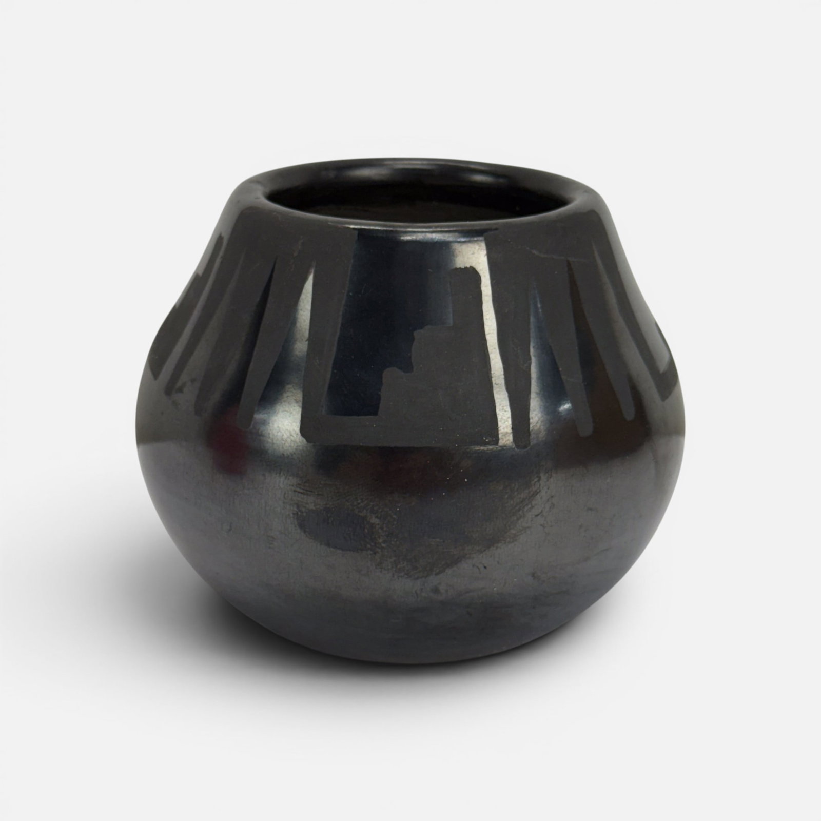 Maria Martinez/Popovi San Ildefonso Pueblo Native American Pottery Black on Black Bowl: Ca. second half 20thC. Signed as shown. Remains in original condition, with no chips, cracks, scuffs, scratches or repairs. For shipping, we highly recommend Donald Camden at UPS Store 4608. Alternati
