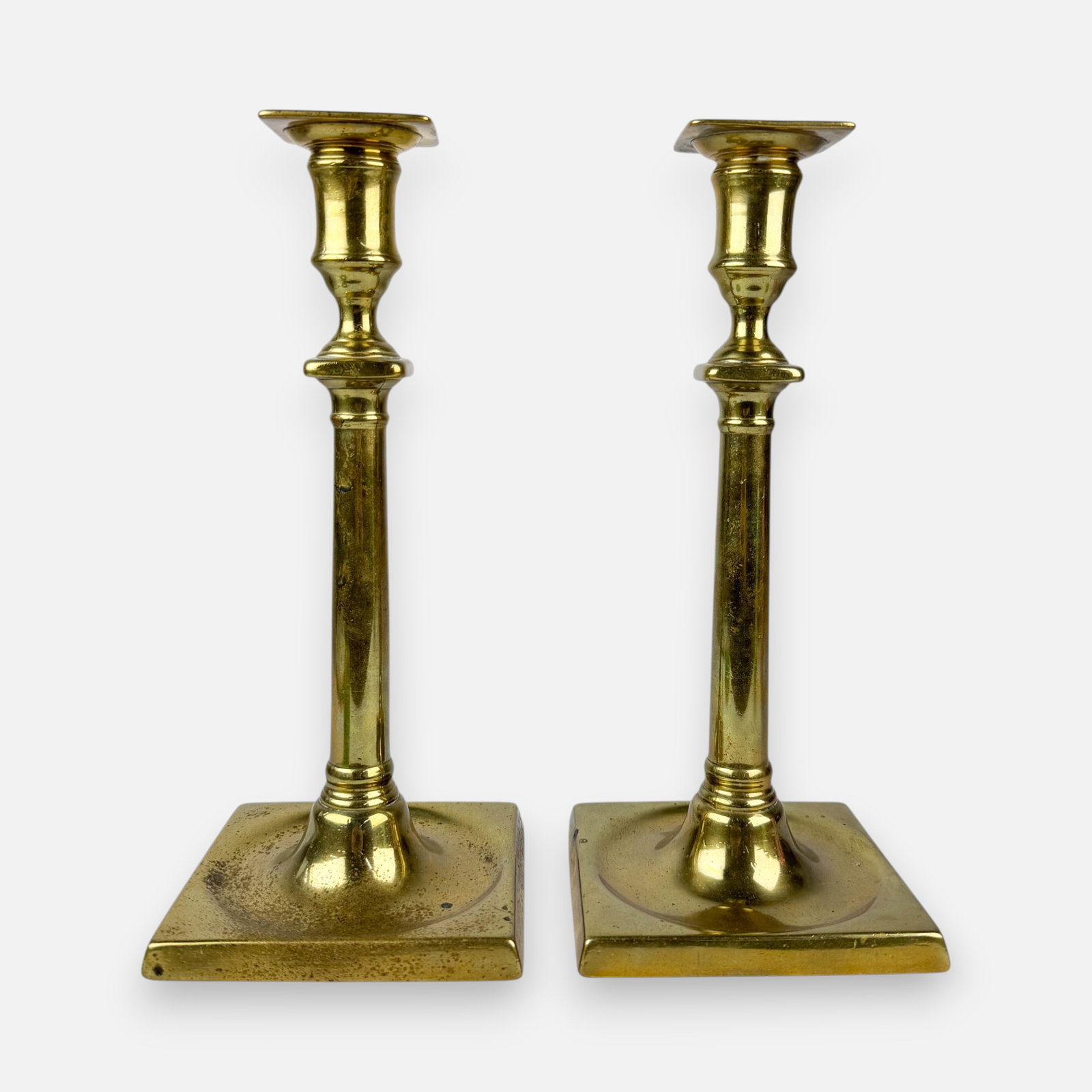 Pair Antique 18thC Georgian Brass Candlesticks: Ca. 18thC. Good age-appropriate condition, with shown oxidization. Ex. Robert Flourance collection, VA. For shipping, we highly recommend Donald Camden at UPS Store 4608. Alternatively, reach out to o