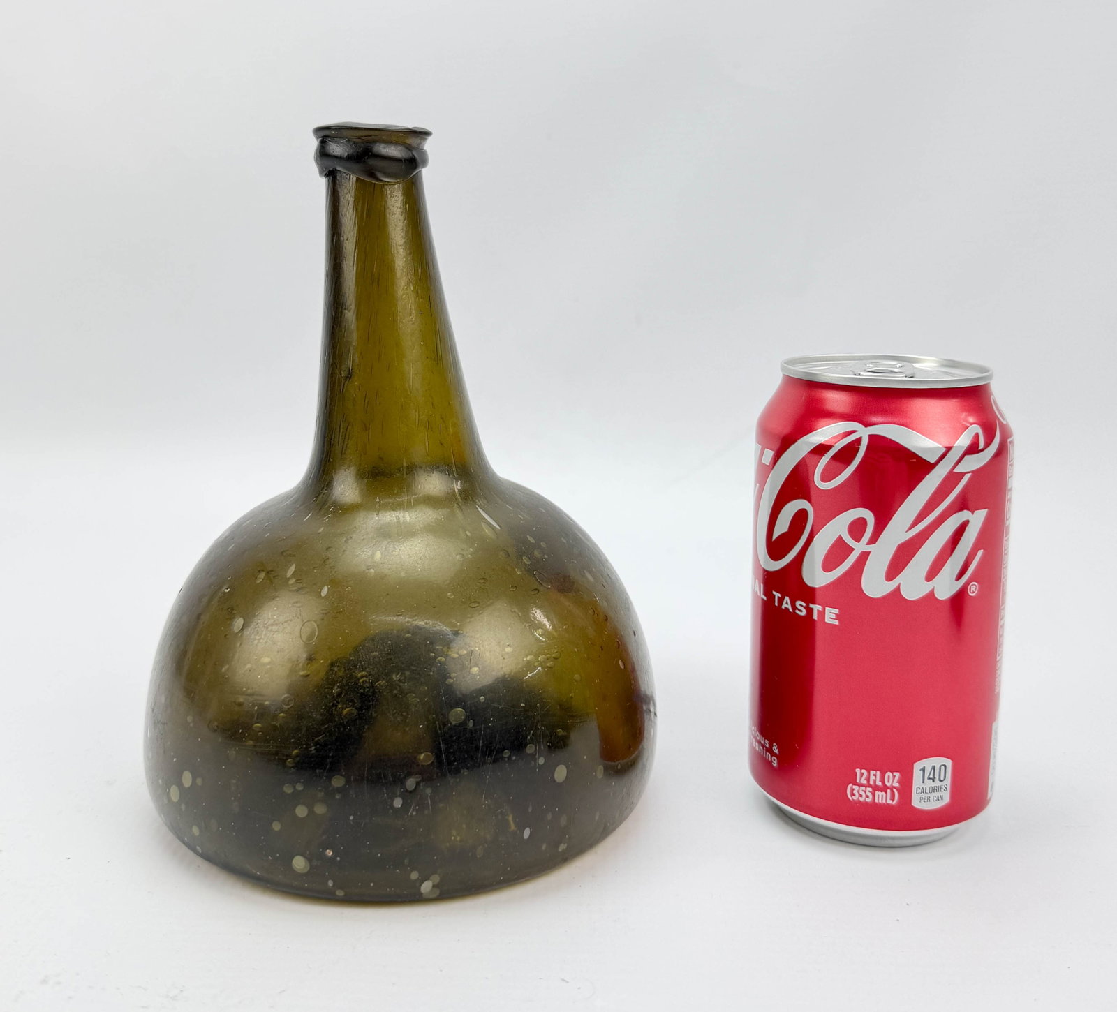 Antique Dutch 18thC Onion Glass Bottle: Ca. first half 18thC. Good age-appropriate condition, with no chips, cracks, or repairs. For shipping, we highly recommend Donald Camden at UPS Store 4608. Alternatively, reach out to one of our prefe