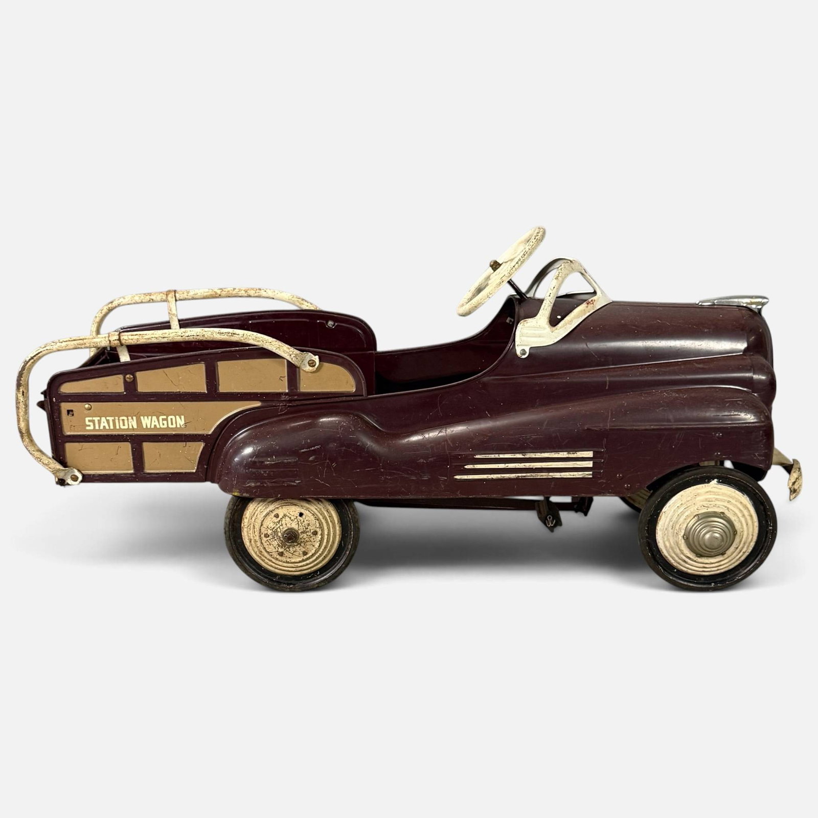 Vintage 1940s Murray Ride-On Steel Pedal Car Station Wagon: Ca. mid 20thC. See wear to paint. For shipping, we highly recommend Donald Camden at UPS Store 4608. Alternatively, reach out to one of our preferred shippers listed at the link below or elect for Liv