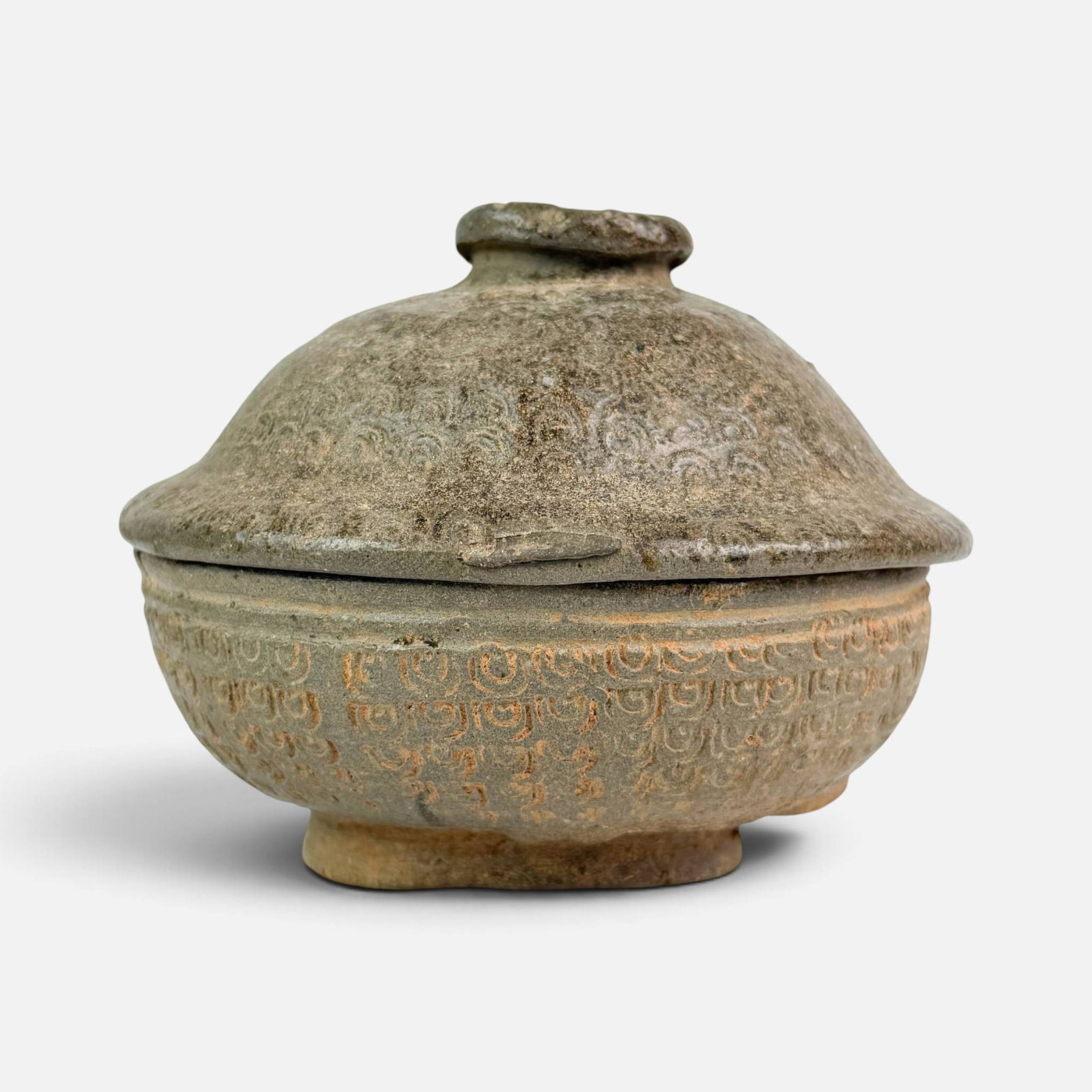 Ancient Korean Silla Dynasty Funerary Pot: Included dimensions for pot with lid. See crack. For shipping, we highly recommend Donald Camden at UPS Store 4608. Alternatively, reach out to one of our preferred shippers listed at the link below